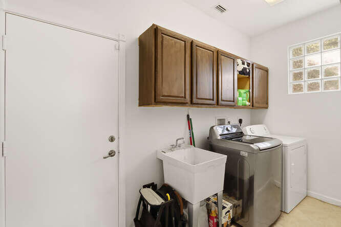 THOUSAND OAKS - Residential Lease