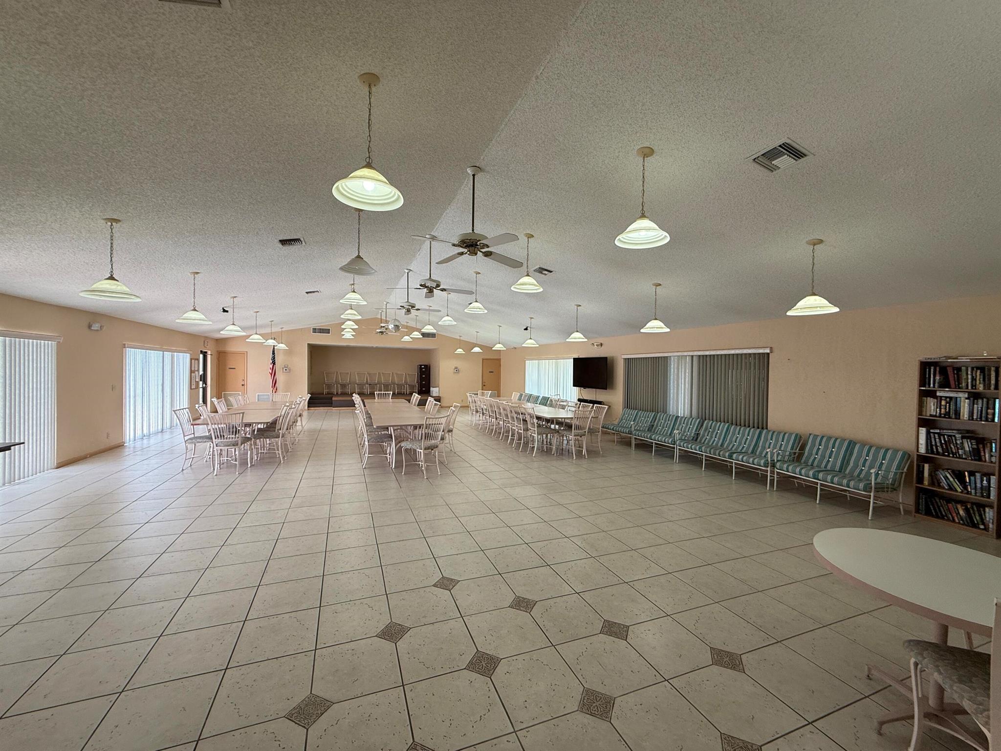 Meadowbrook Lakes View Co - Residential