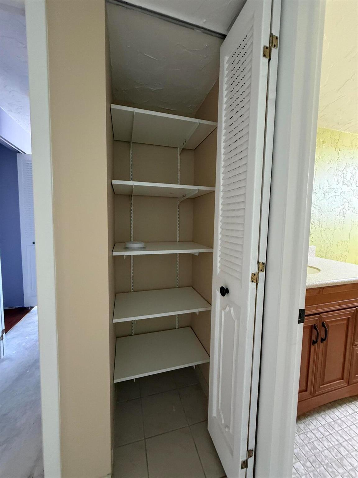 Meadowbrook Lakes View Co - Residential