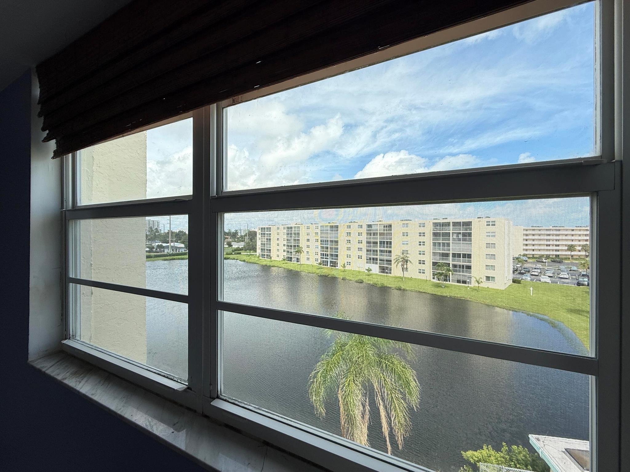 Meadowbrook Lakes View Co - Residential