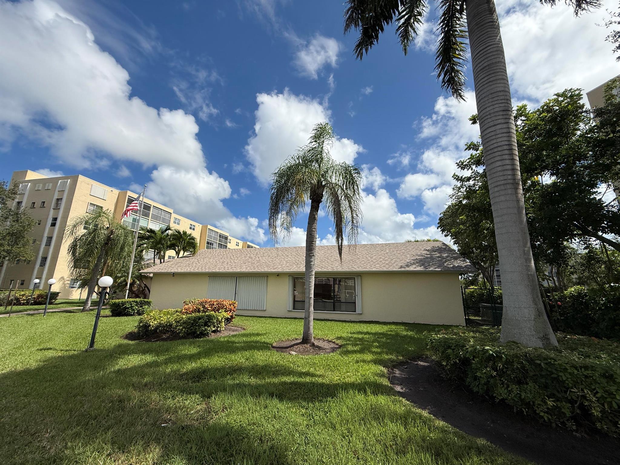 Meadowbrook Lakes View Co - Residential