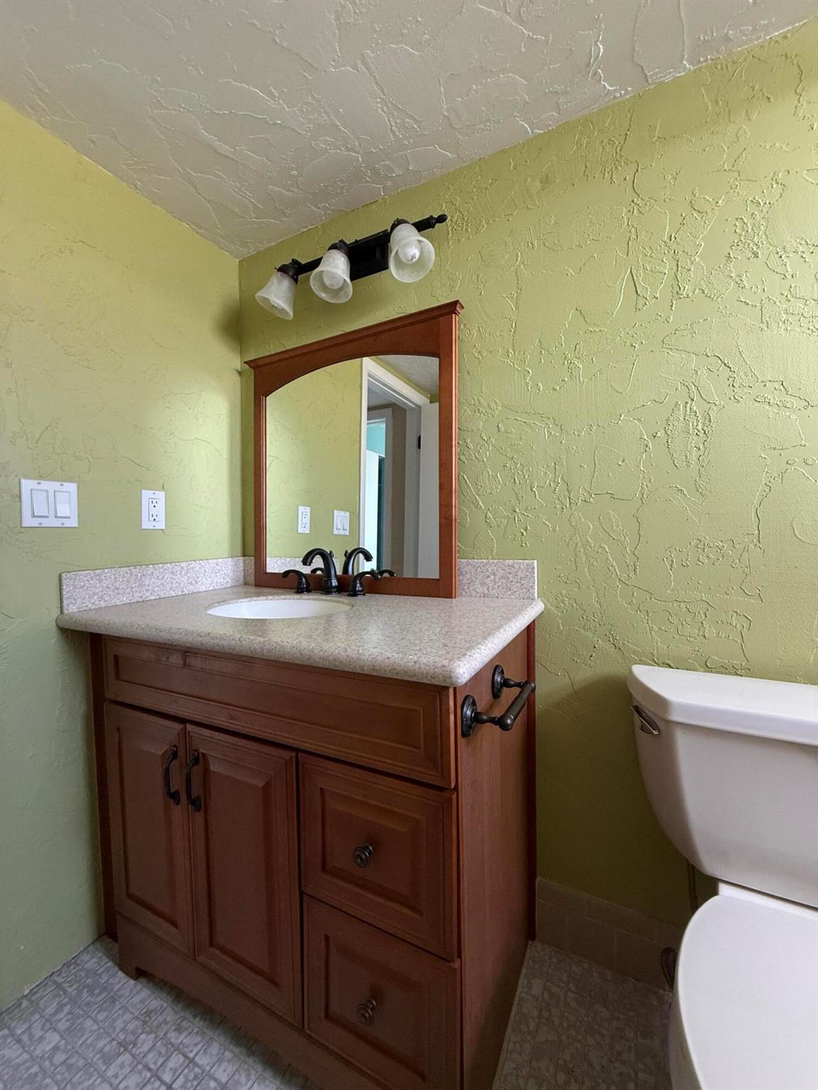 Meadowbrook Lakes View Co - Residential