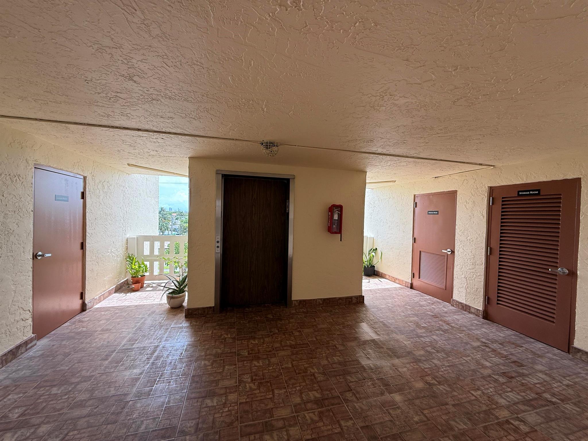 Meadowbrook Lakes View Co - Residential