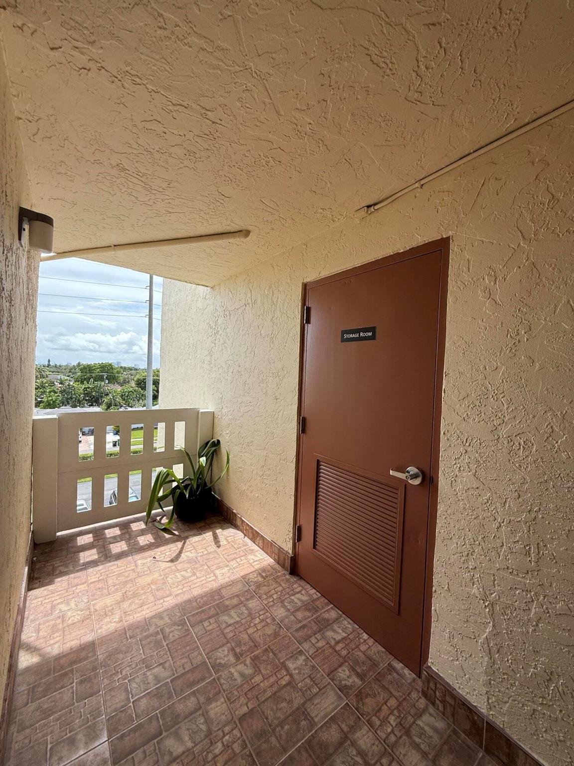 Meadowbrook Lakes View Co - Residential