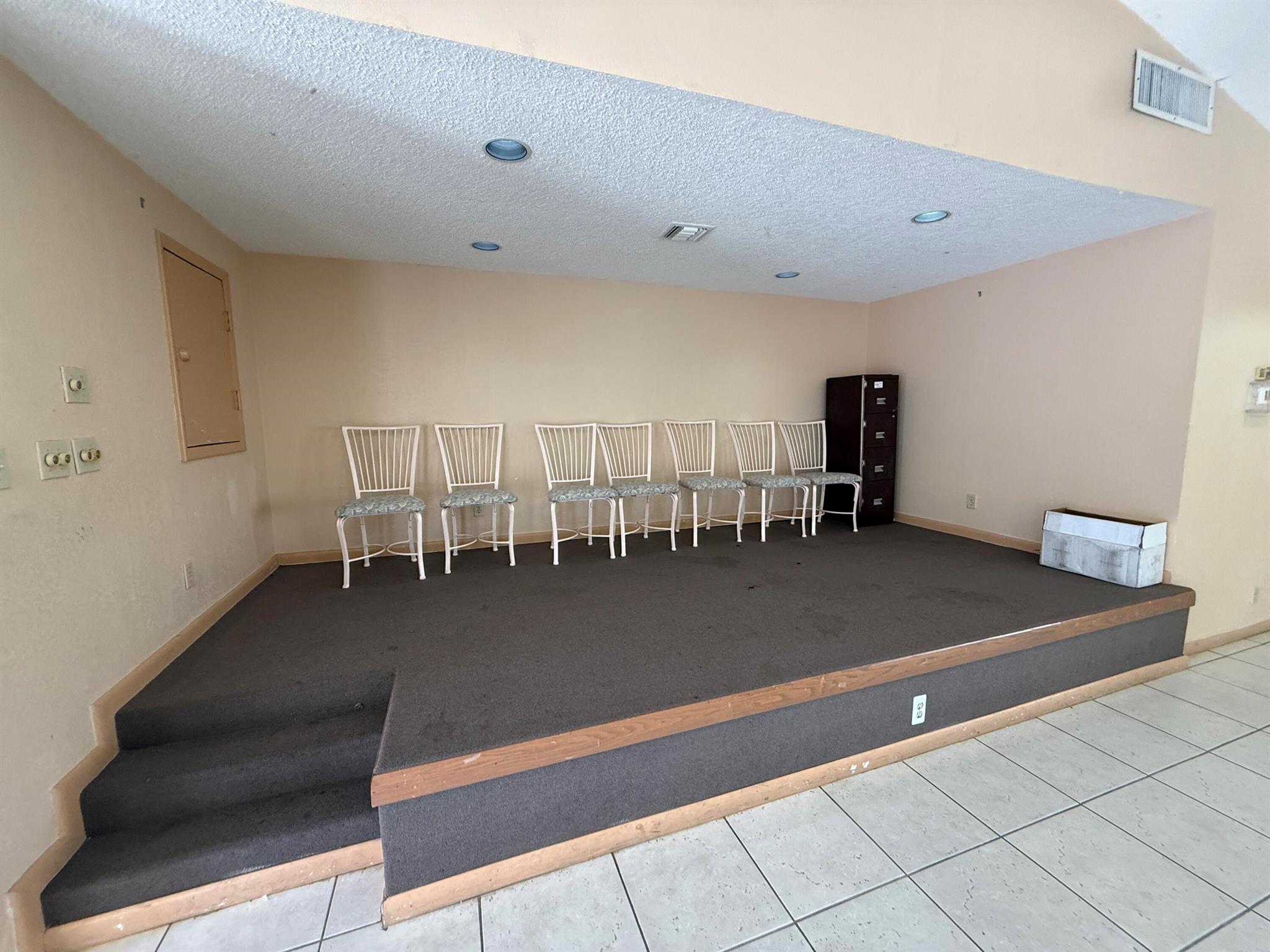 Meadowbrook Lakes View Co - Residential