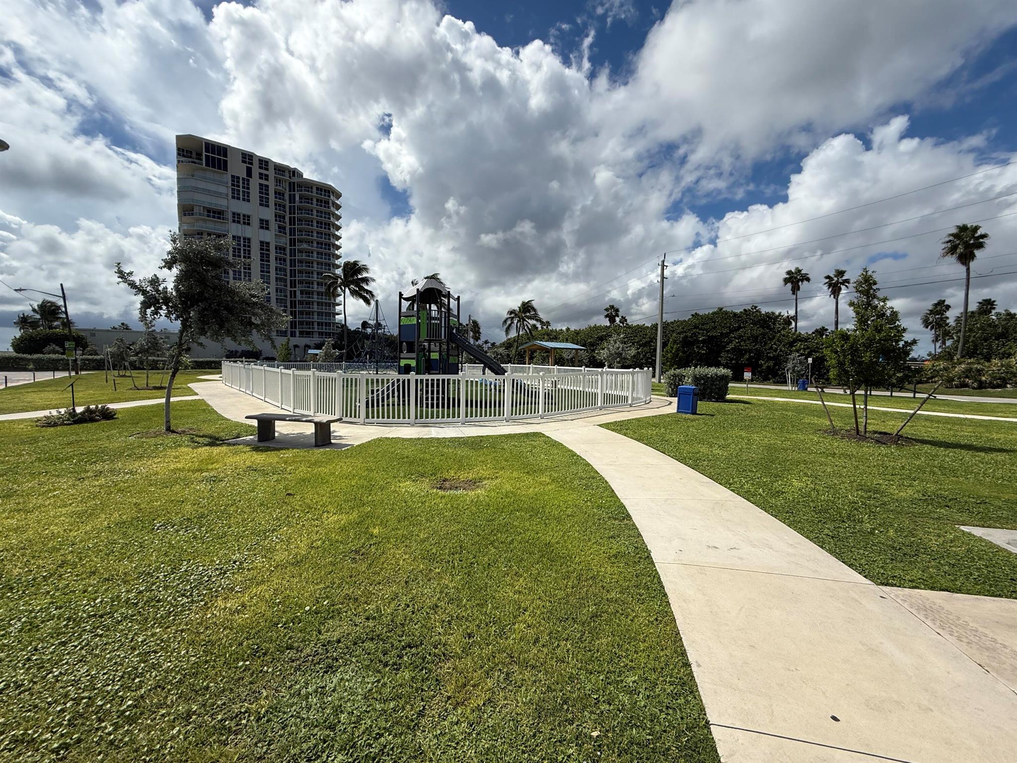 Meadowbrook Lakes View Co - Residential