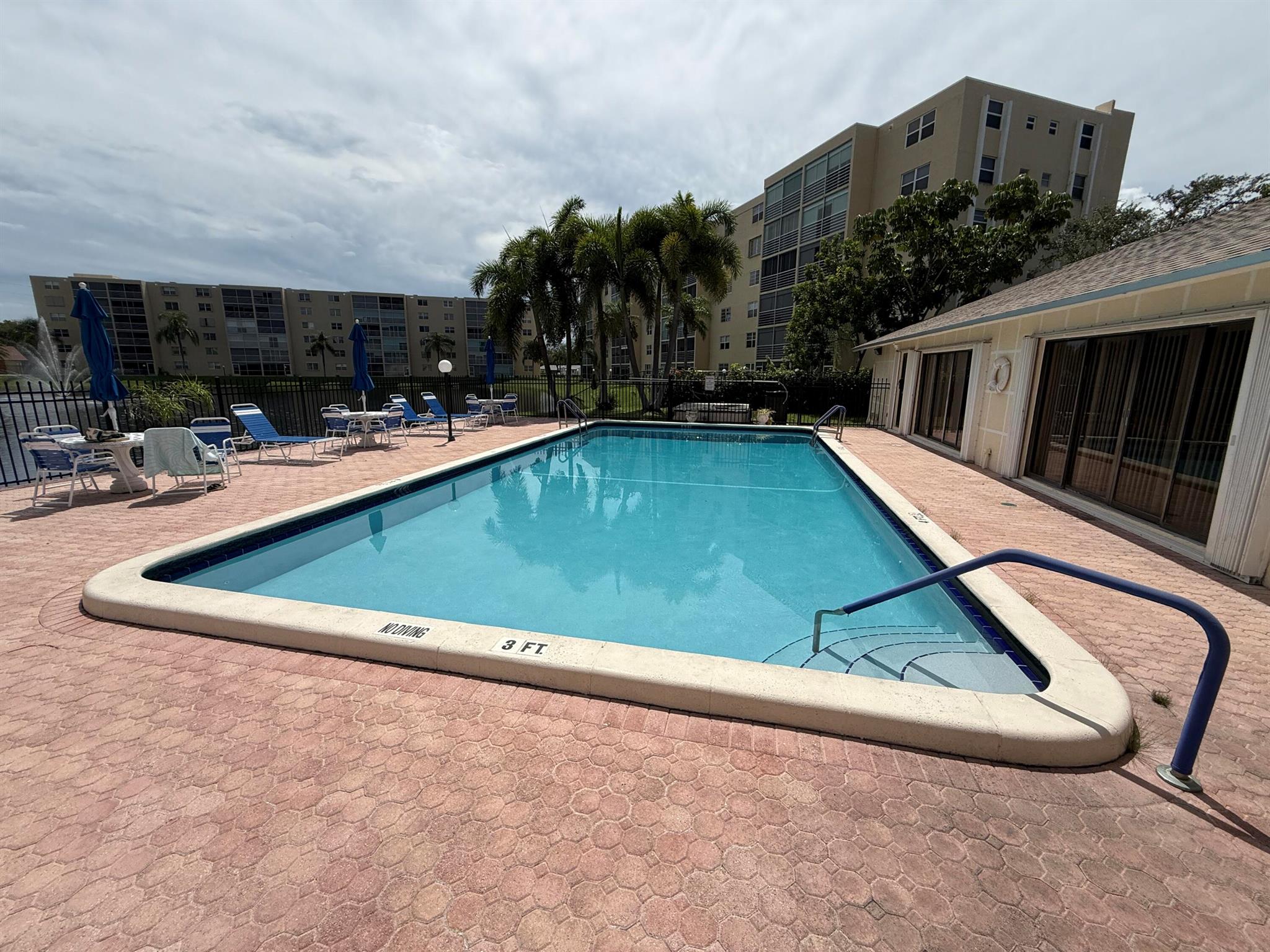 Meadowbrook Lakes View Co - Residential