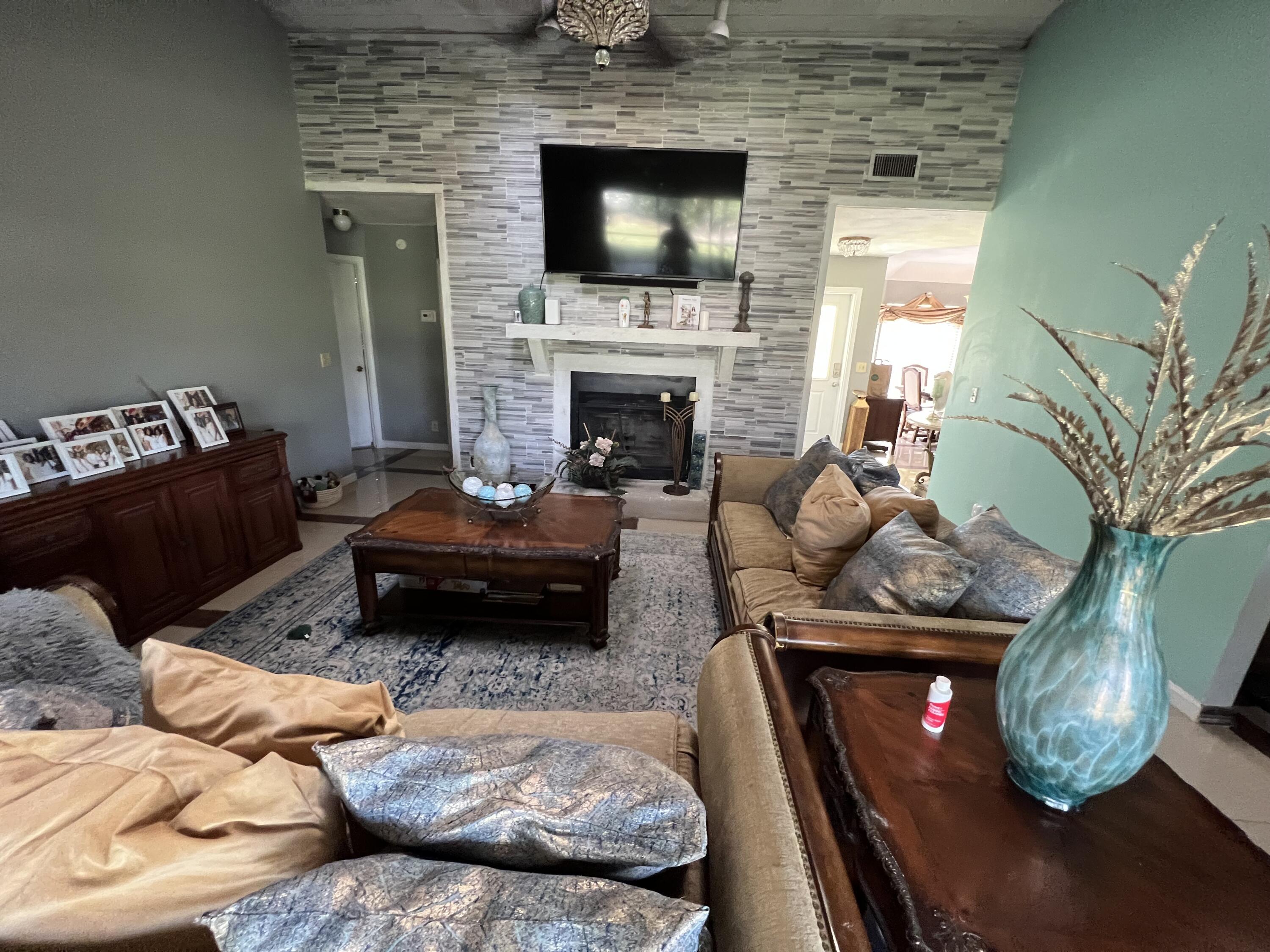 SUGAR POND MANOR OF WELLI - Residential