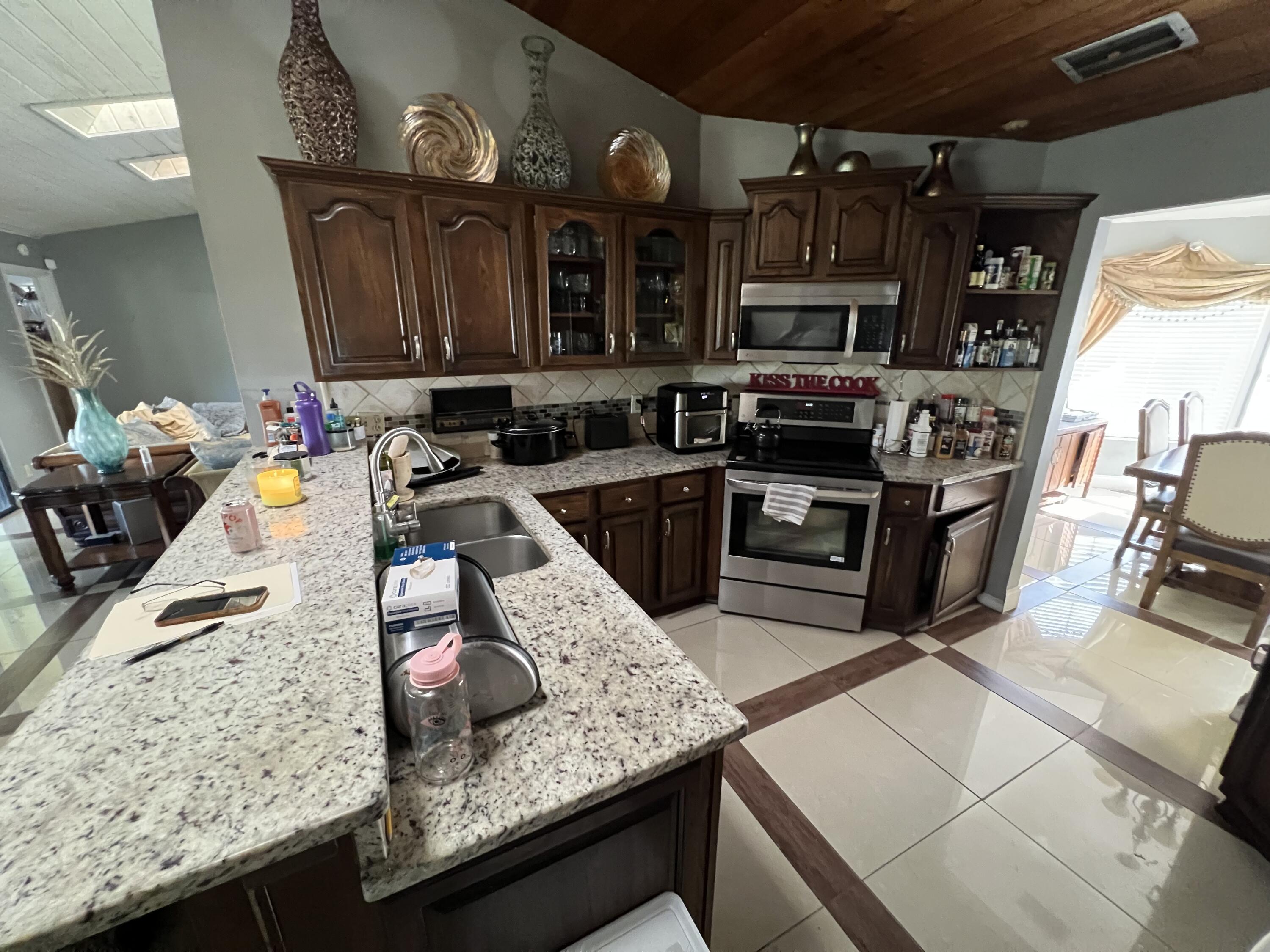 SUGAR POND MANOR OF WELLI - Residential