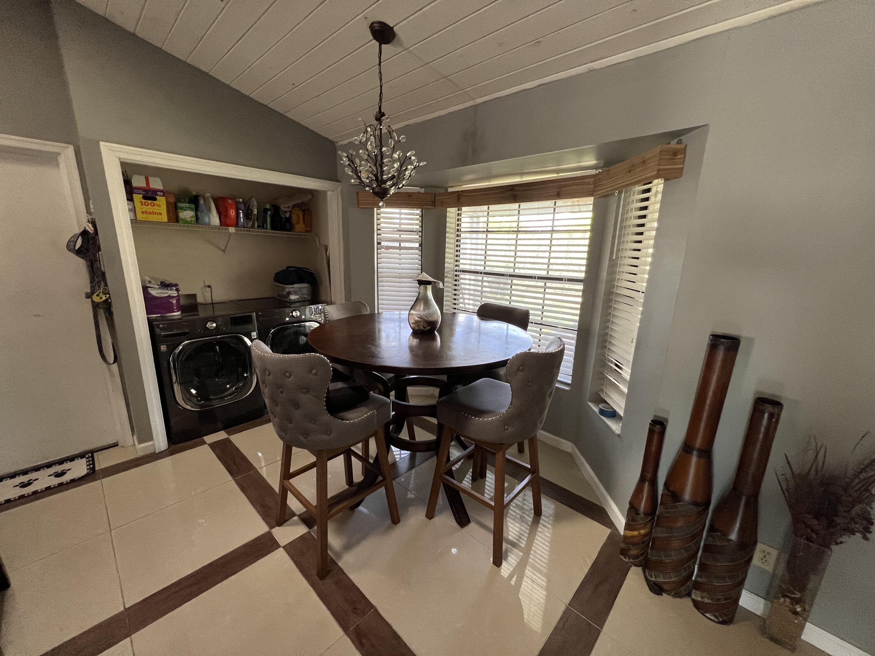 SUGAR POND MANOR OF WELLI - Residential