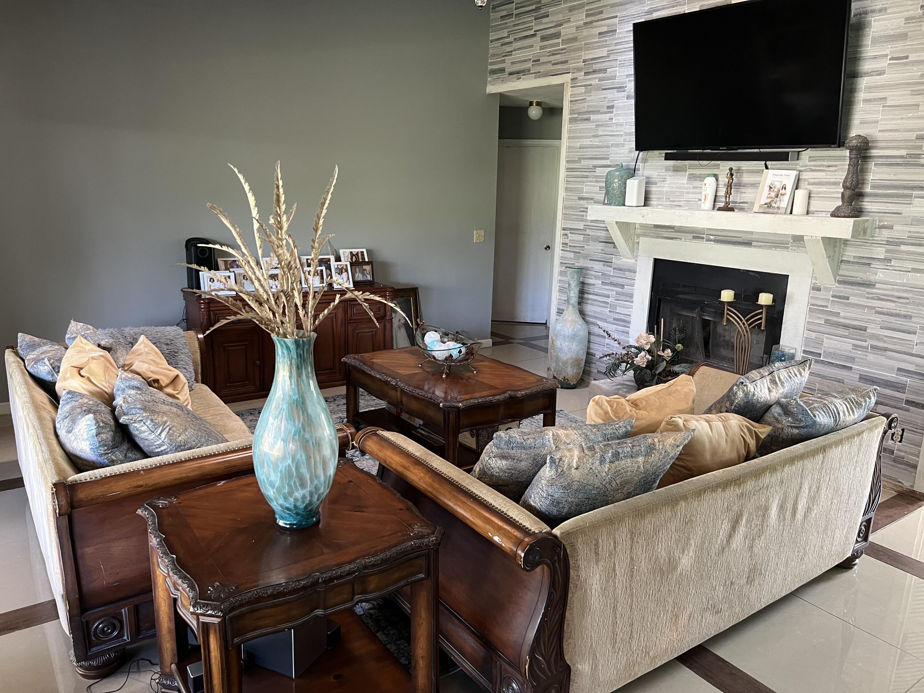 SUGAR POND MANOR OF WELLI - Residential