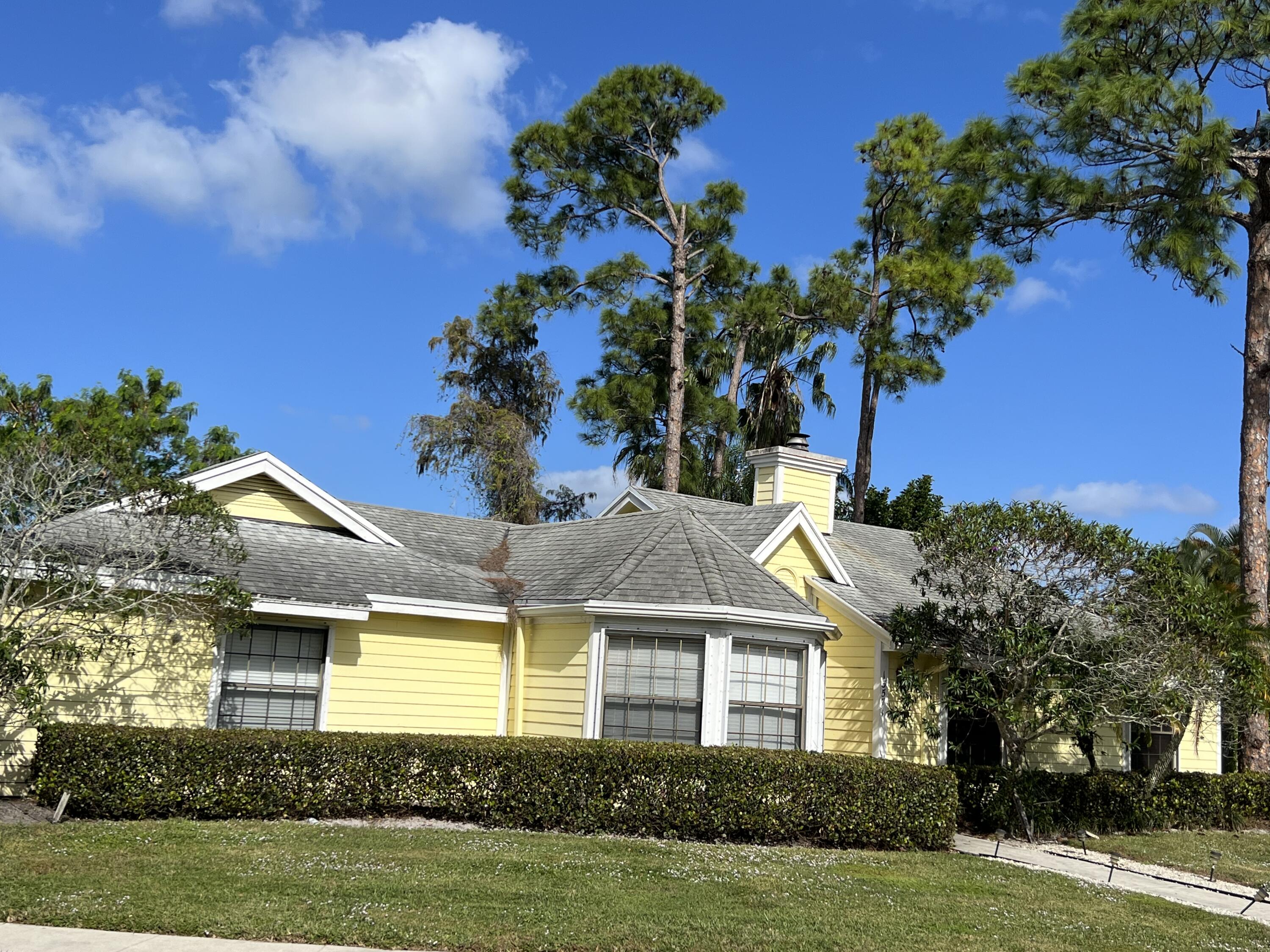 SUGAR POND MANOR OF WELLI - Residential