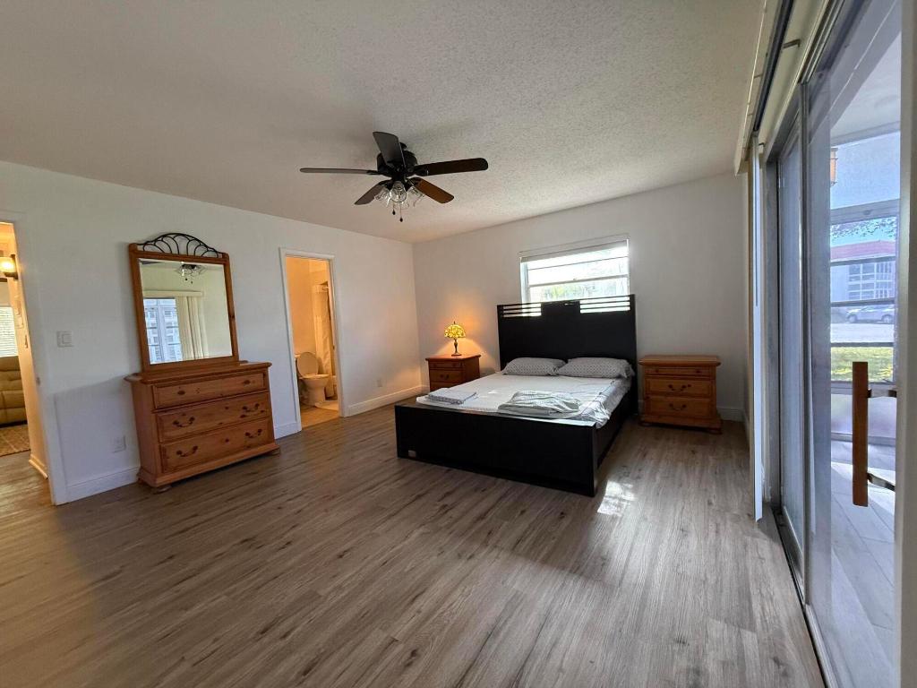 VISTA DEL LAGO CONDO - Residential