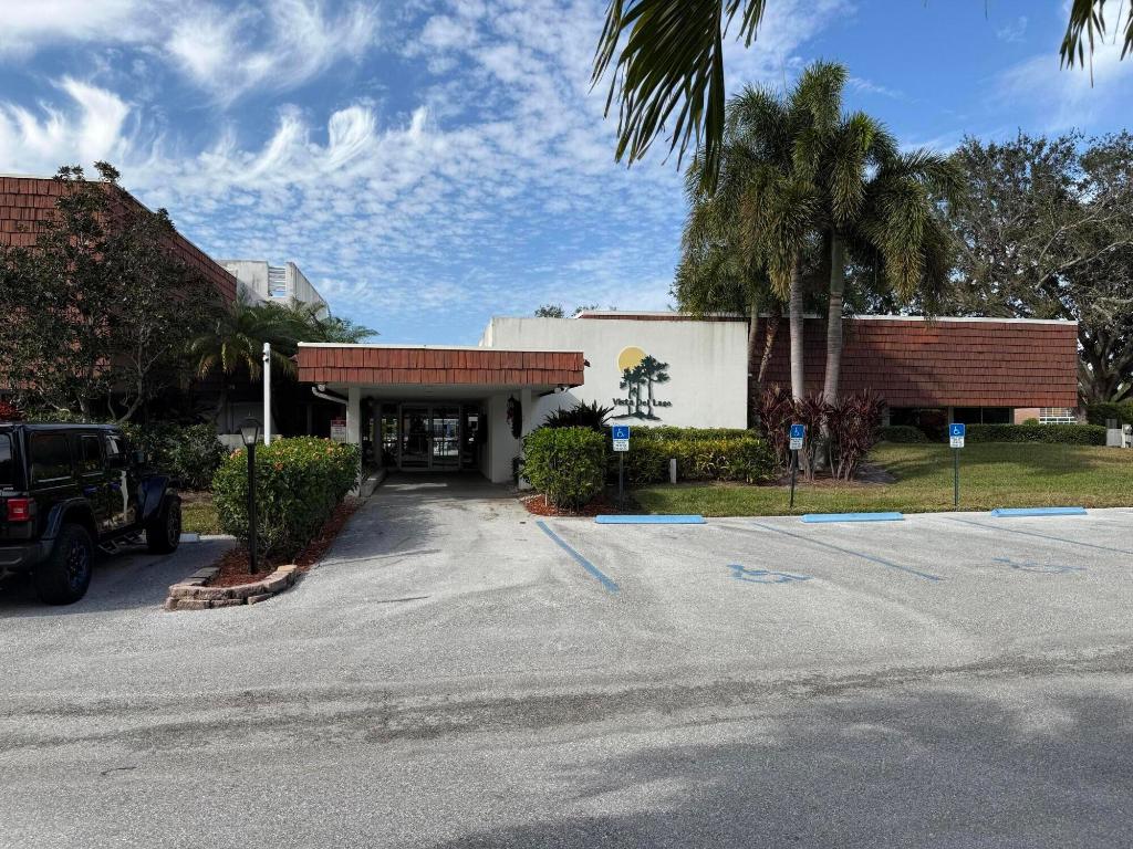 VISTA DEL LAGO CONDO - Residential