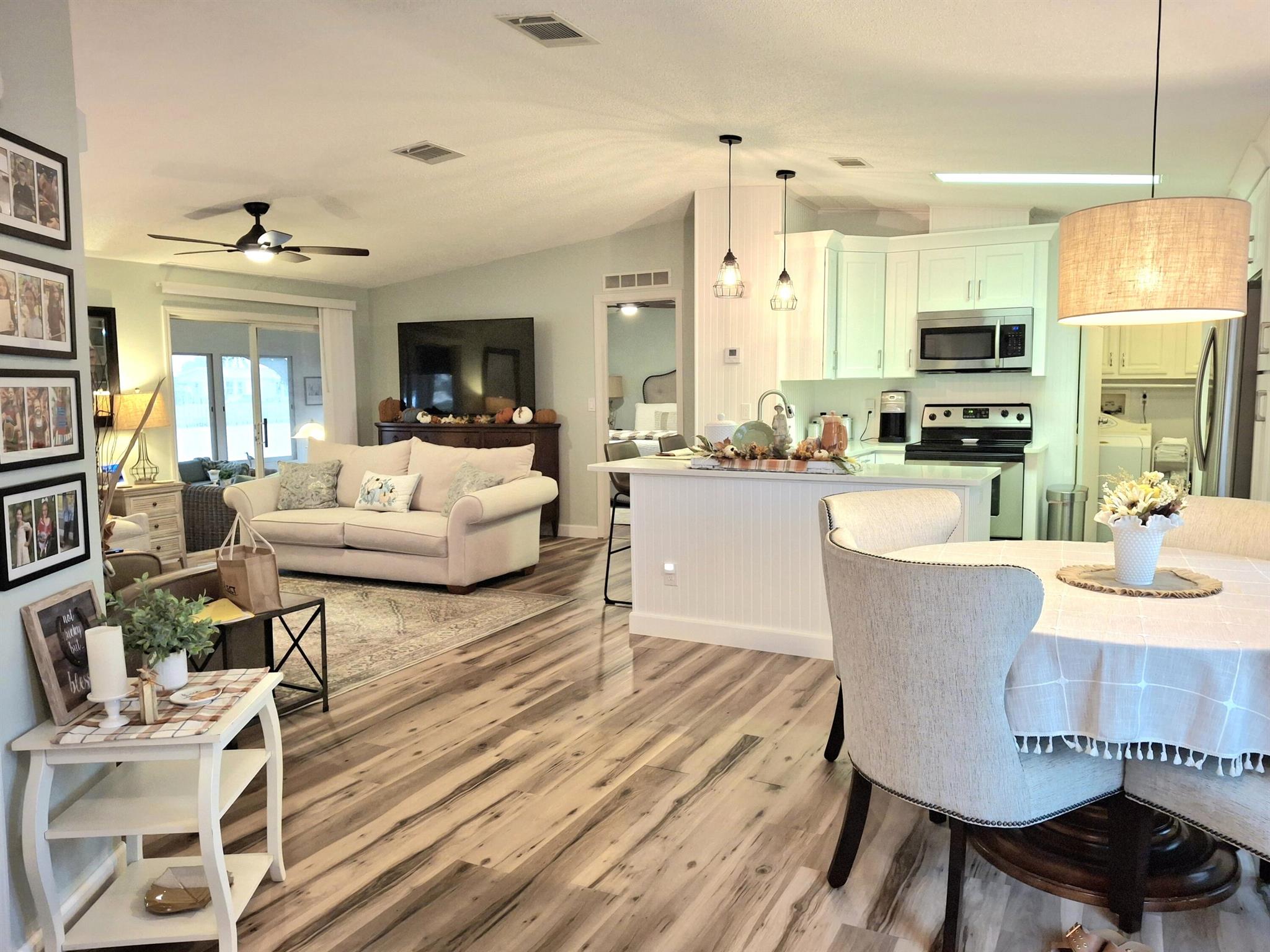 8145 Meadowlark Lane