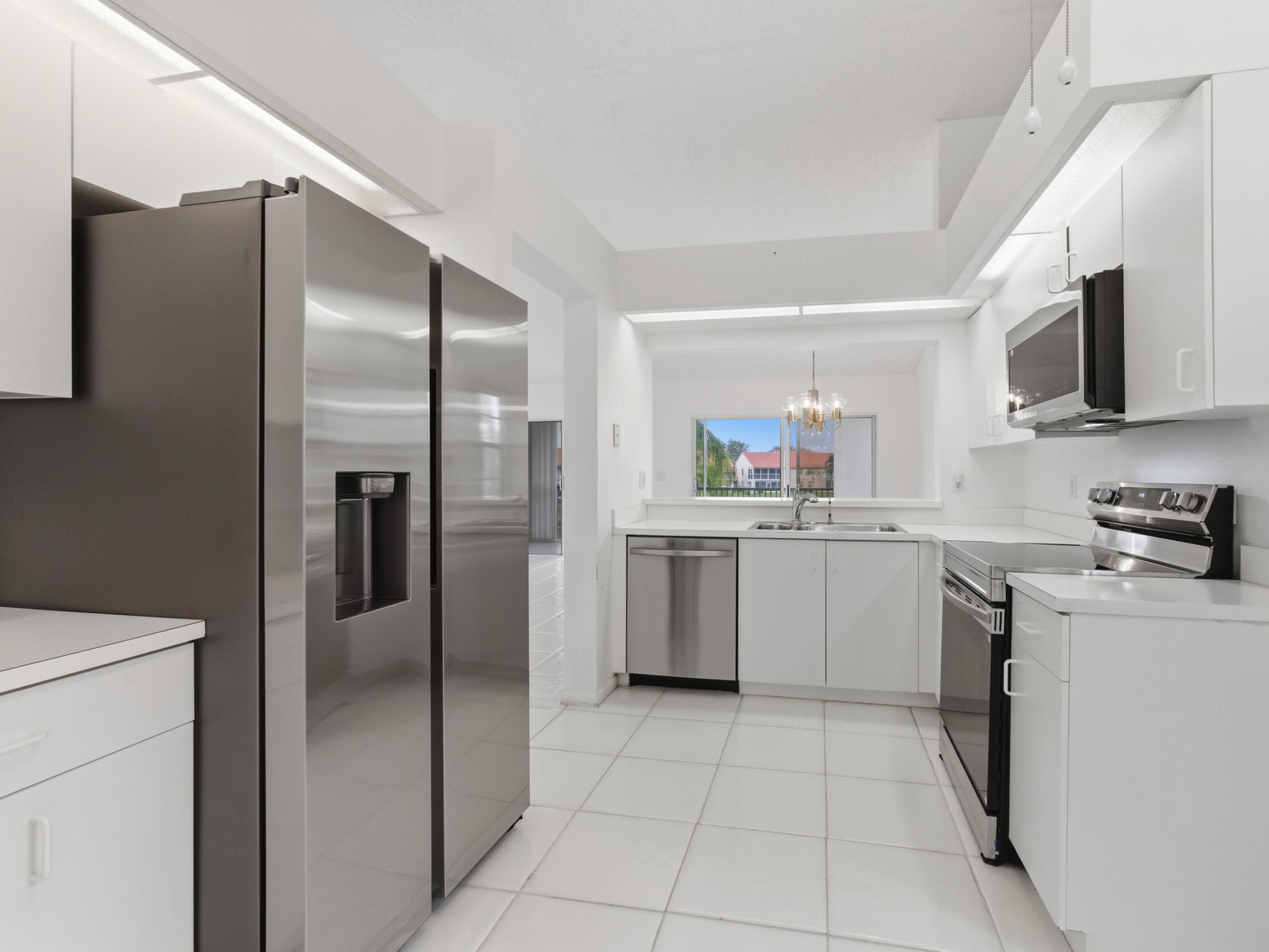 EMERALD POINTE - Residential