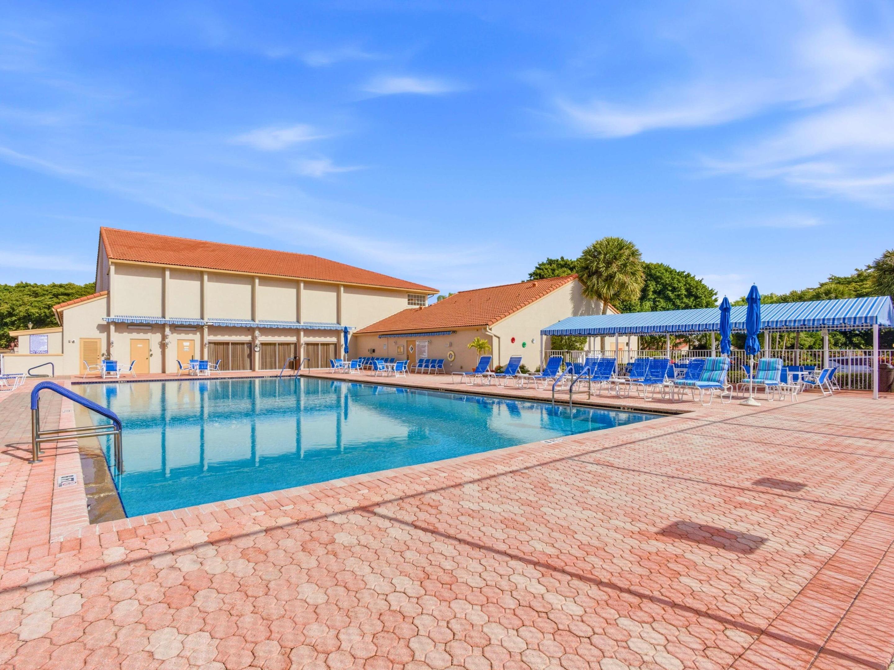 EMERALD POINTE - Residential