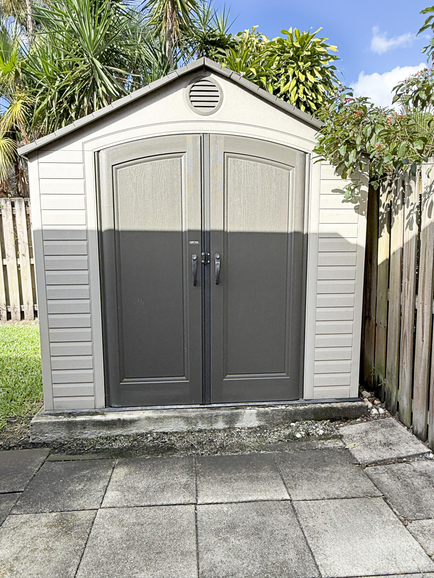 COUNTRY ADDRESS - Residential