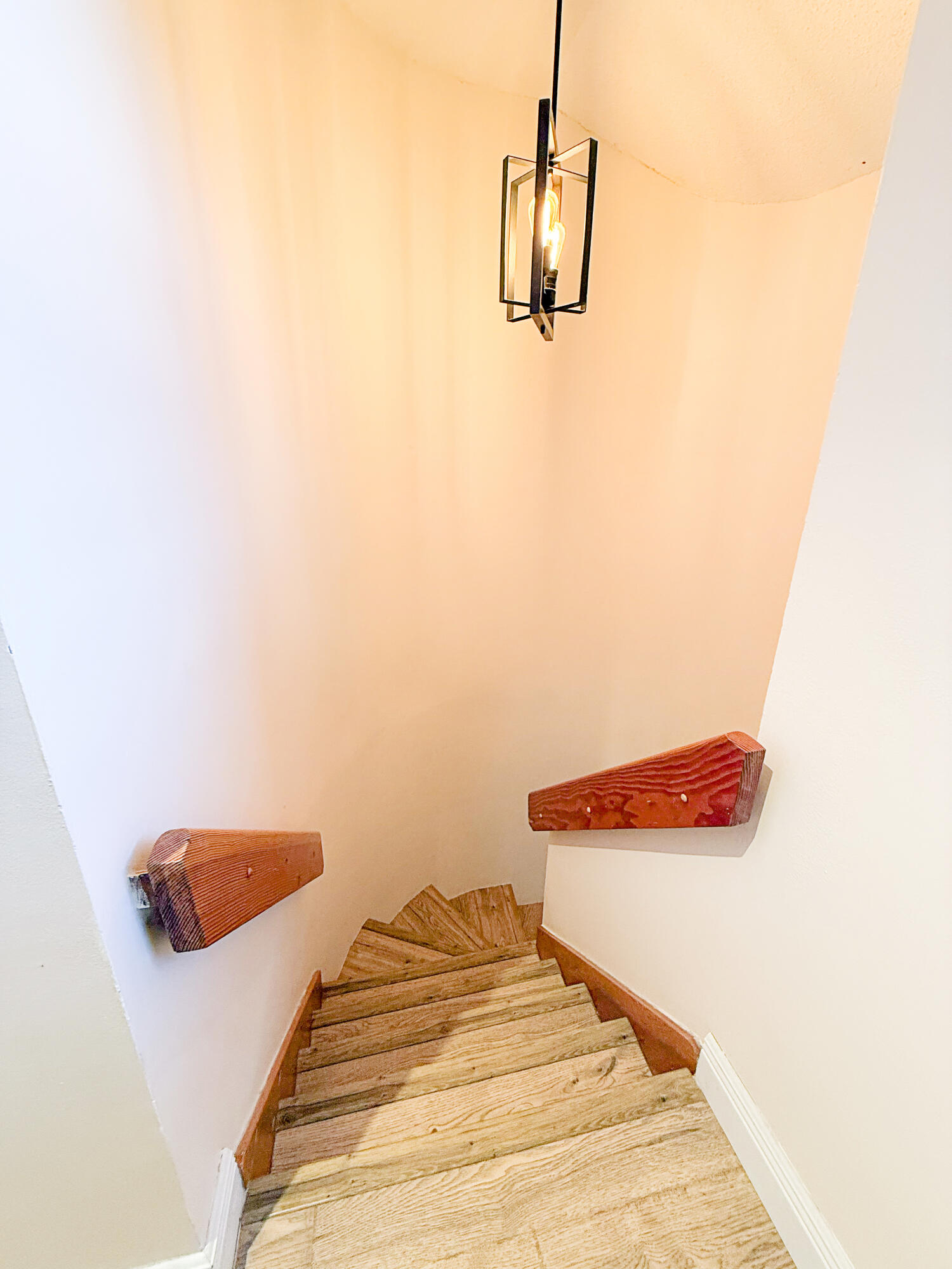 COUNTRY ADDRESS - Residential