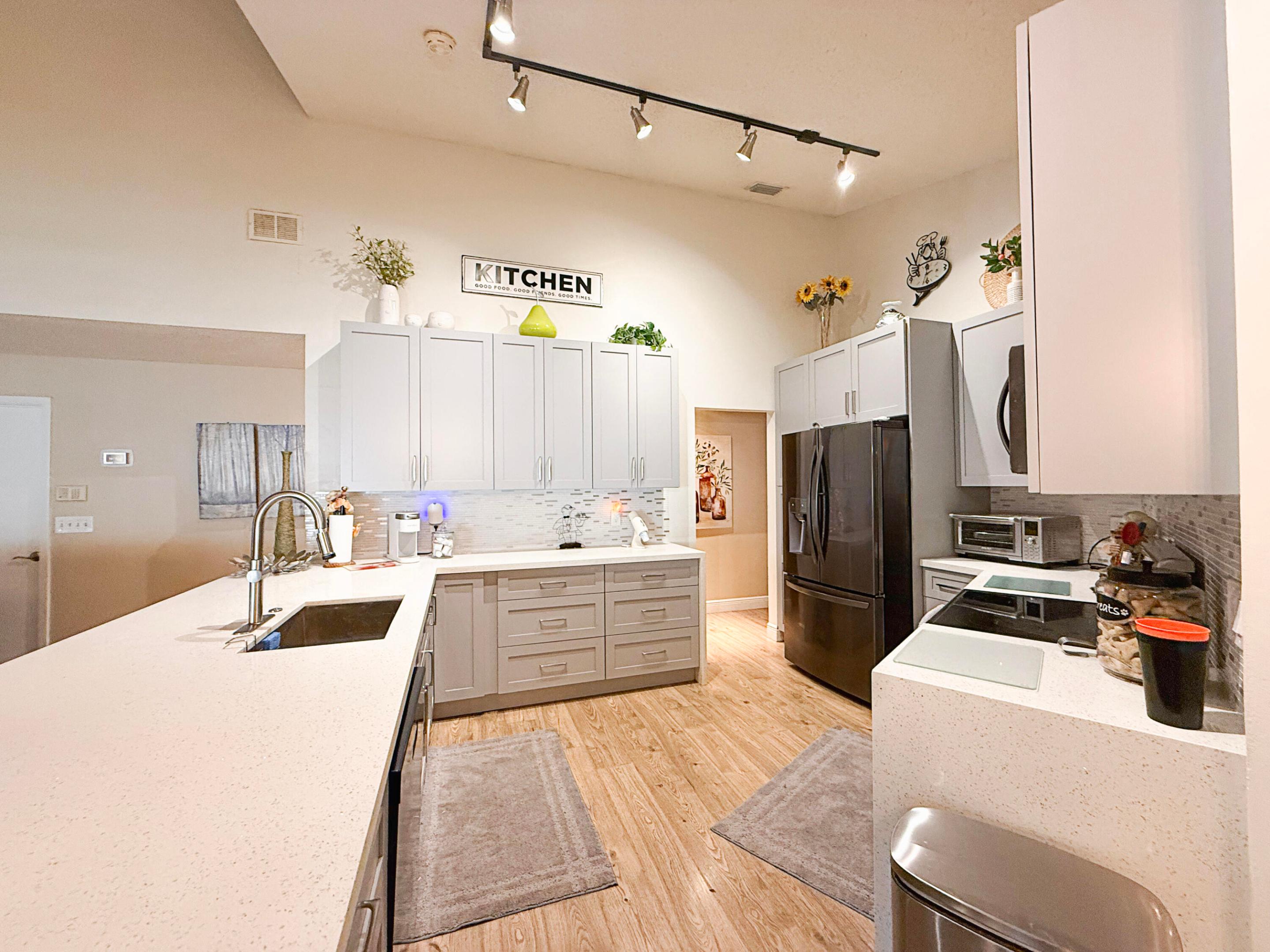 COUNTRY ADDRESS - Residential