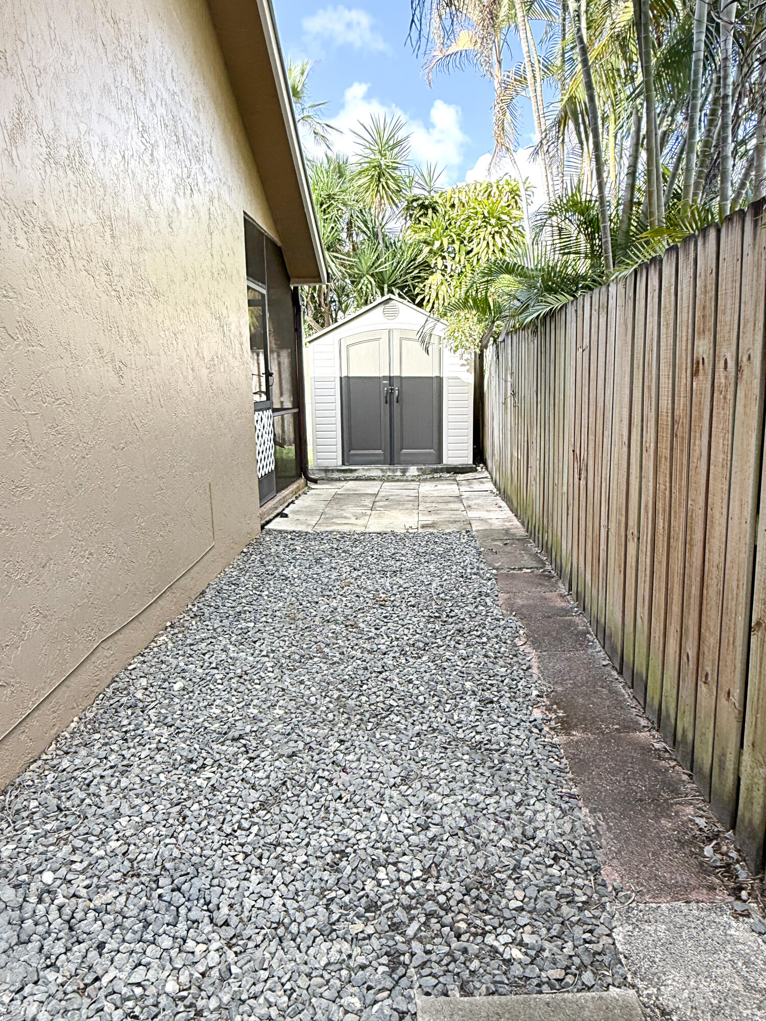 COUNTRY ADDRESS - Residential