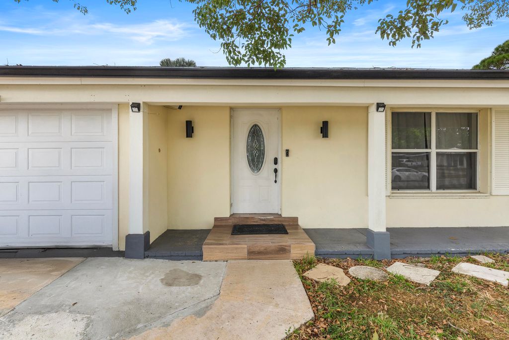 Photo of 173 SE Placita Court, Port Saint Lucie, FL 34983 (MLS # R11158012)