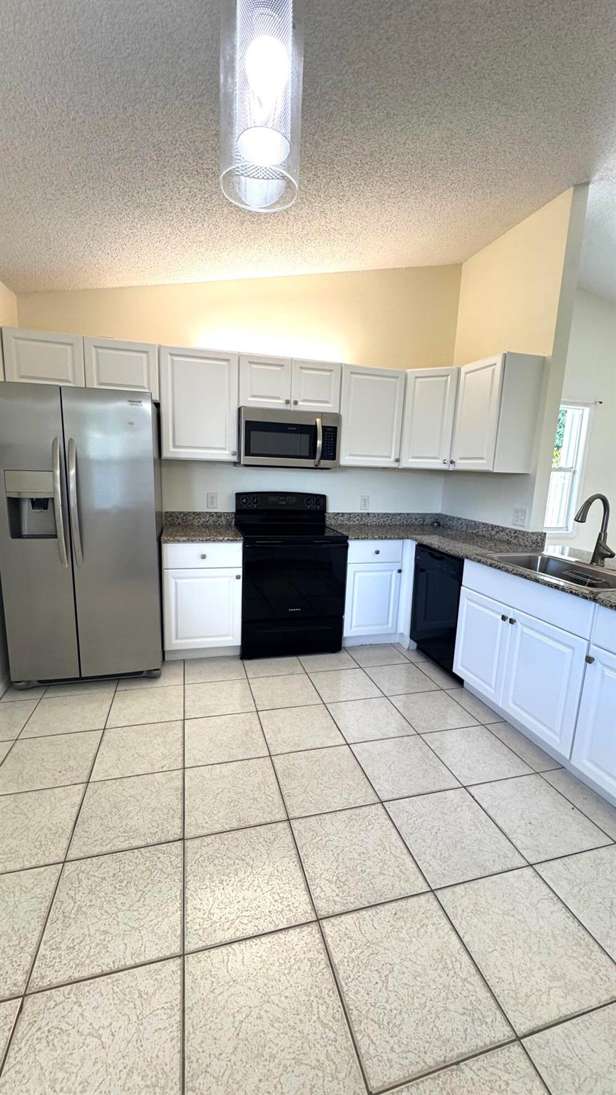 FOREST HOMES PL 5 - Residential Lease