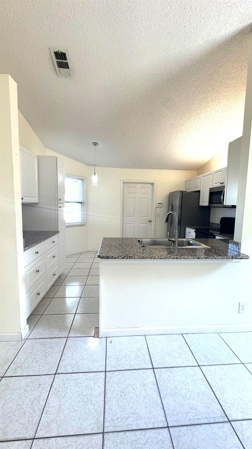 FOREST HOMES PL 5 - Residential Lease