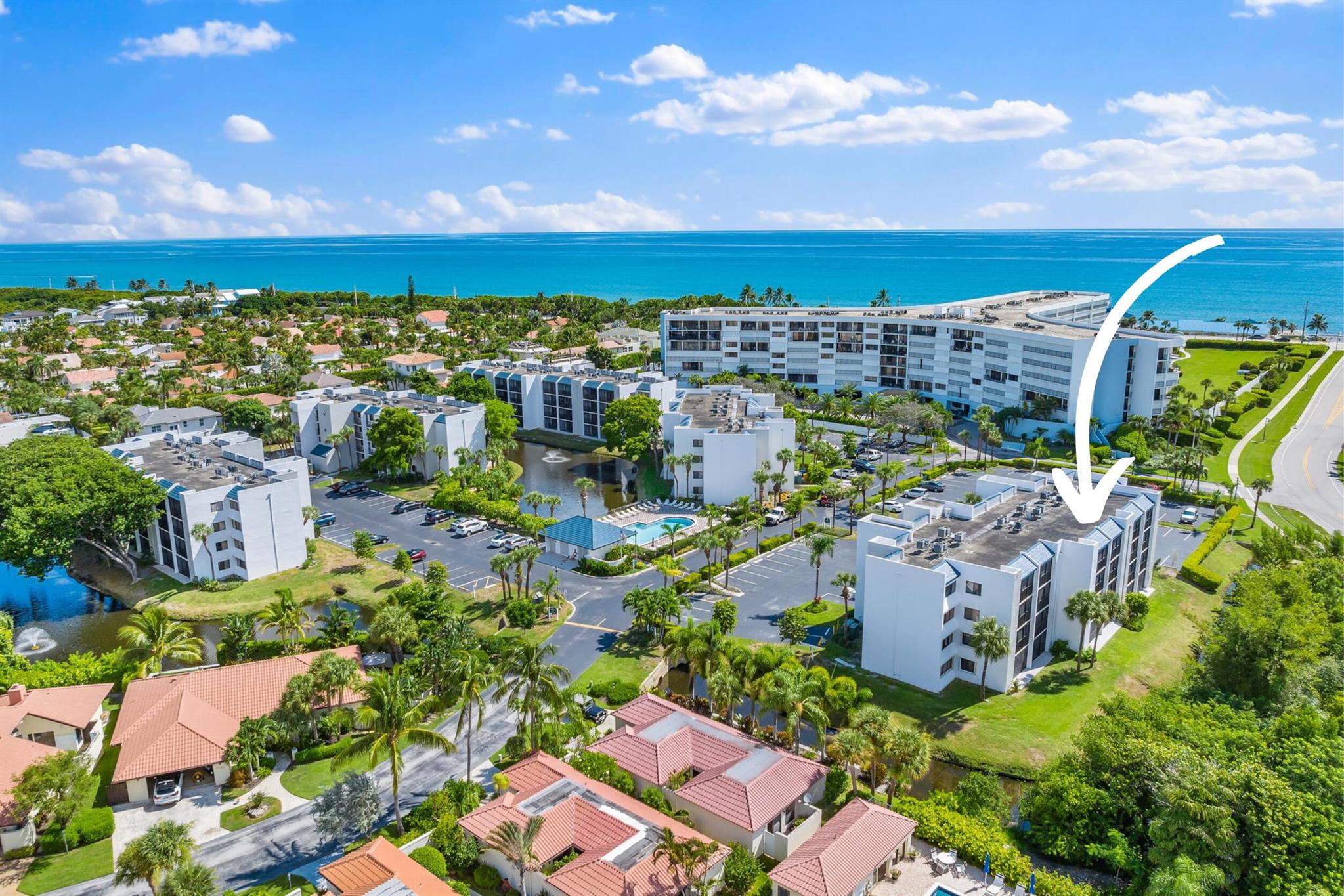 Sweet condo Baby steps to the Beach and right across from the pool. Available Now through end of year at off-Season pricing & AVAILABLE Season 2026!!! .JORC is located between US Highway 1 and A1A down the short stroll of the sidewalk on Ocean Way to miles of white sandy beaches that run along the pristine Atlantic coast. The community offers two swimming pools and a private Tennis Club to join with professional staff and a pro shop. This 1 Bedroom fully furnished turnkey condo is Walking distance to Jupiter beach, parks, Riverwalk along the Intracoastal, shopping, restaurants.