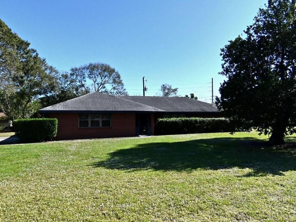 Photo of 2622 S 30th Street, Fort Pierce, FL 34981 (MLS # R11148104)