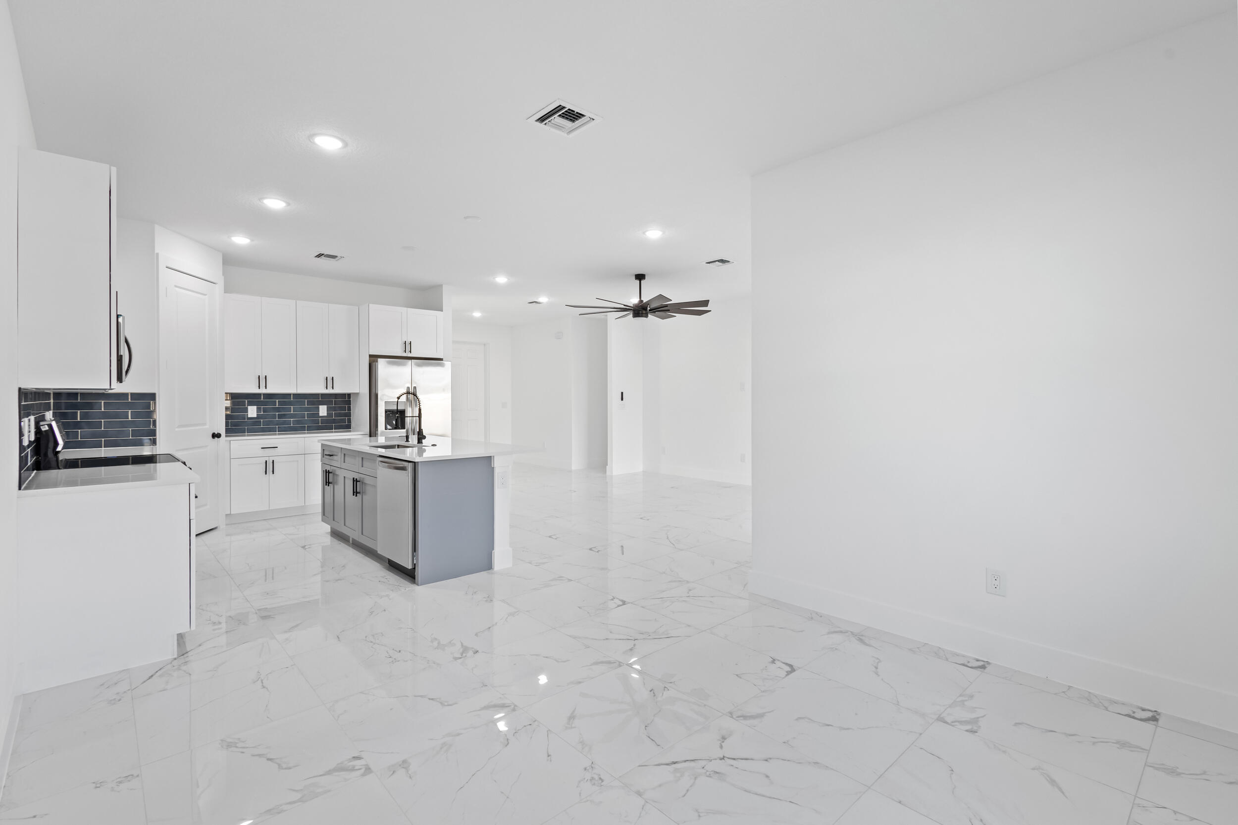 PORT ST LUCIE SECTION 48 1ST REPLAT - Residential