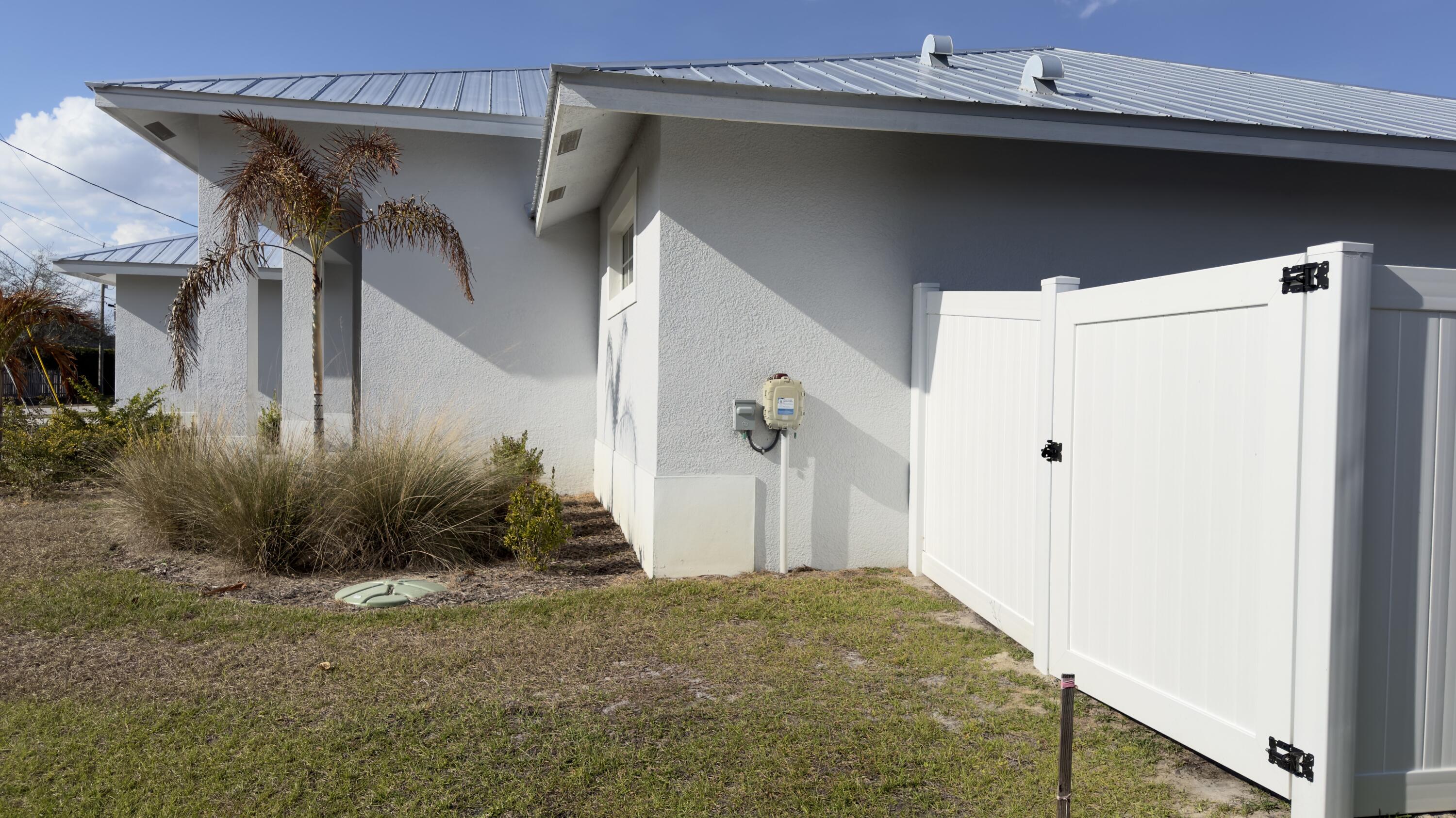 PORT ST LUCIE SECTION 48 1ST REPLAT - Residential