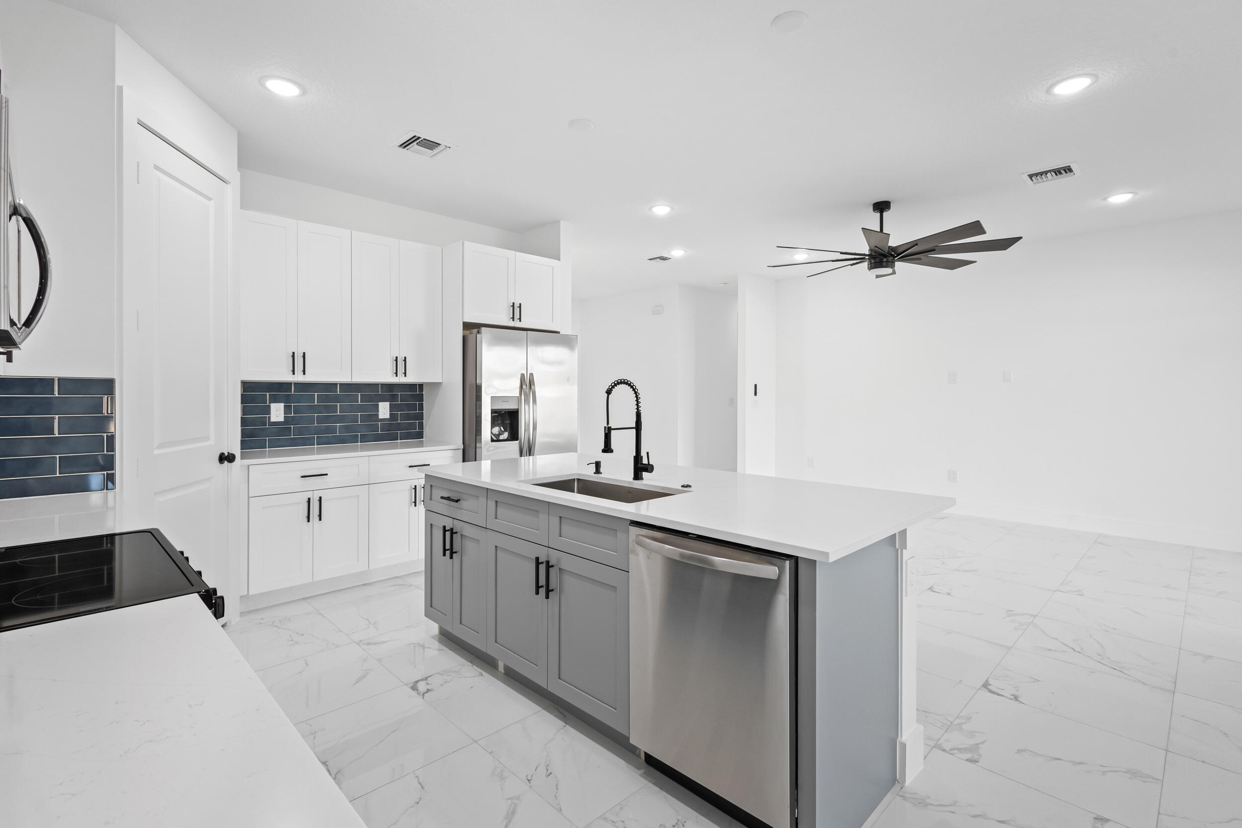 PORT ST LUCIE SECTION 48 1ST REPLAT - Residential