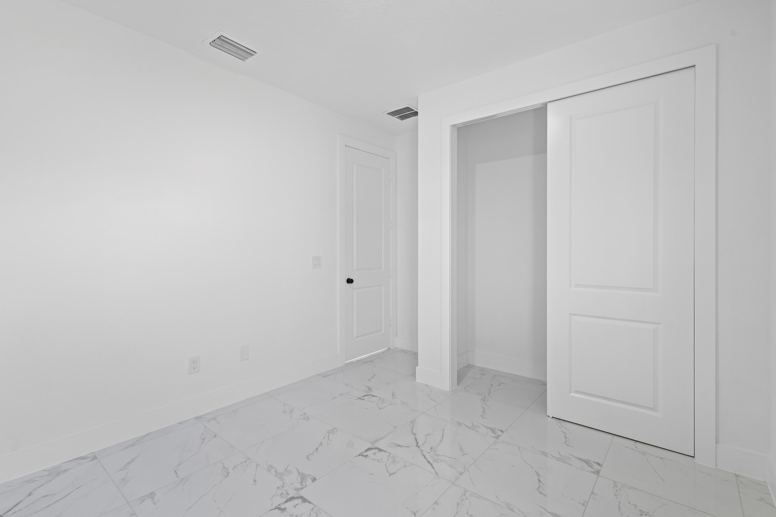 PORT ST LUCIE SECTION 48 1ST REPLAT - Residential