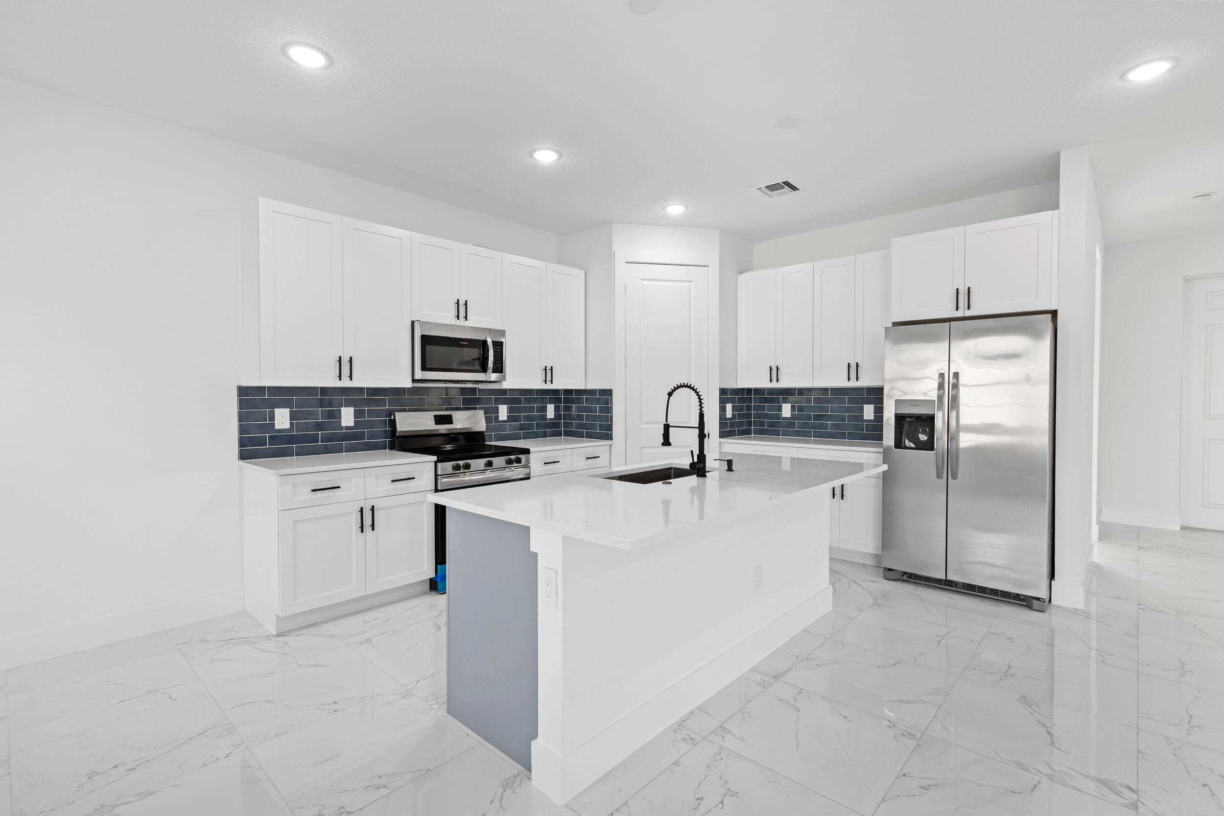 PORT ST LUCIE SECTION 48 1ST REPLAT - Residential