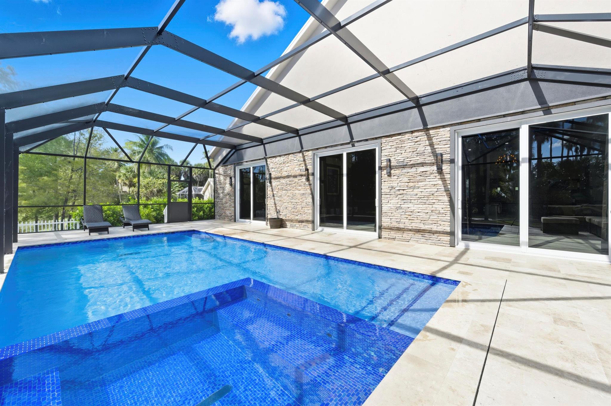 WHISPERING OAKS - Residential