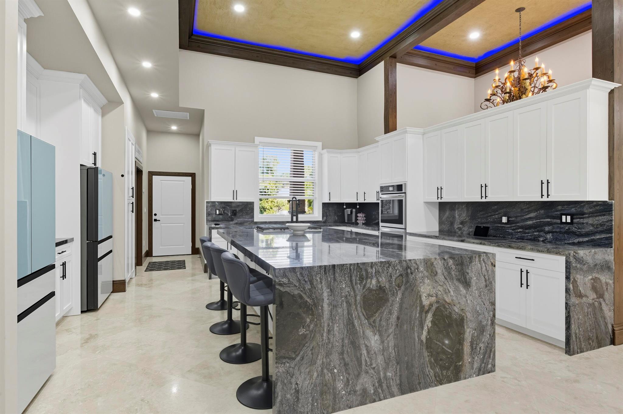 WHISPERING OAKS - Residential