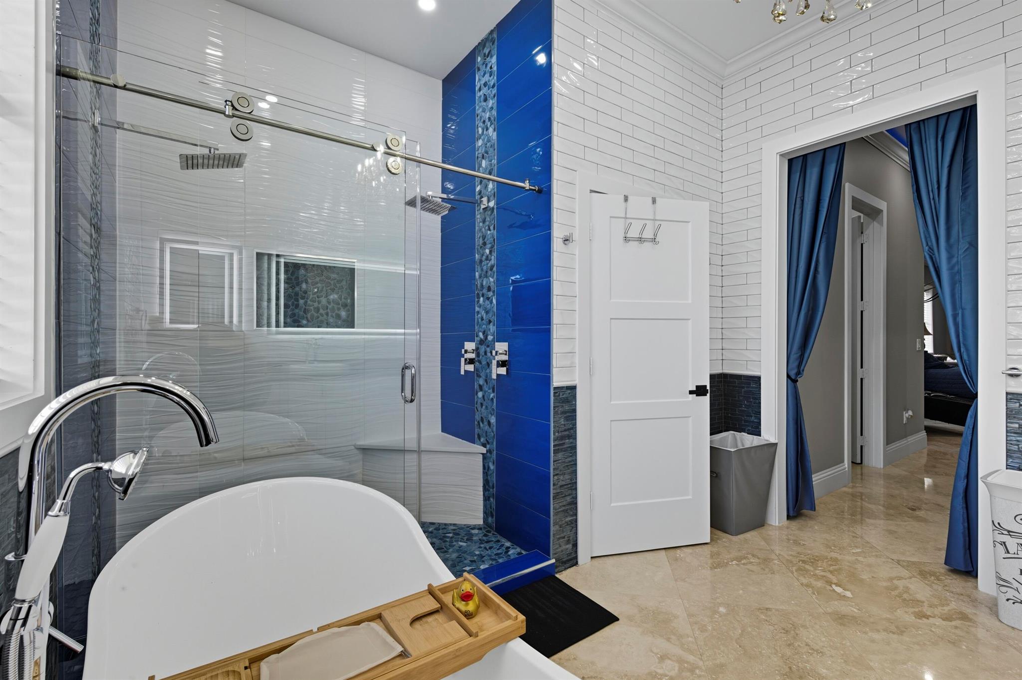 WHISPERING OAKS - Residential