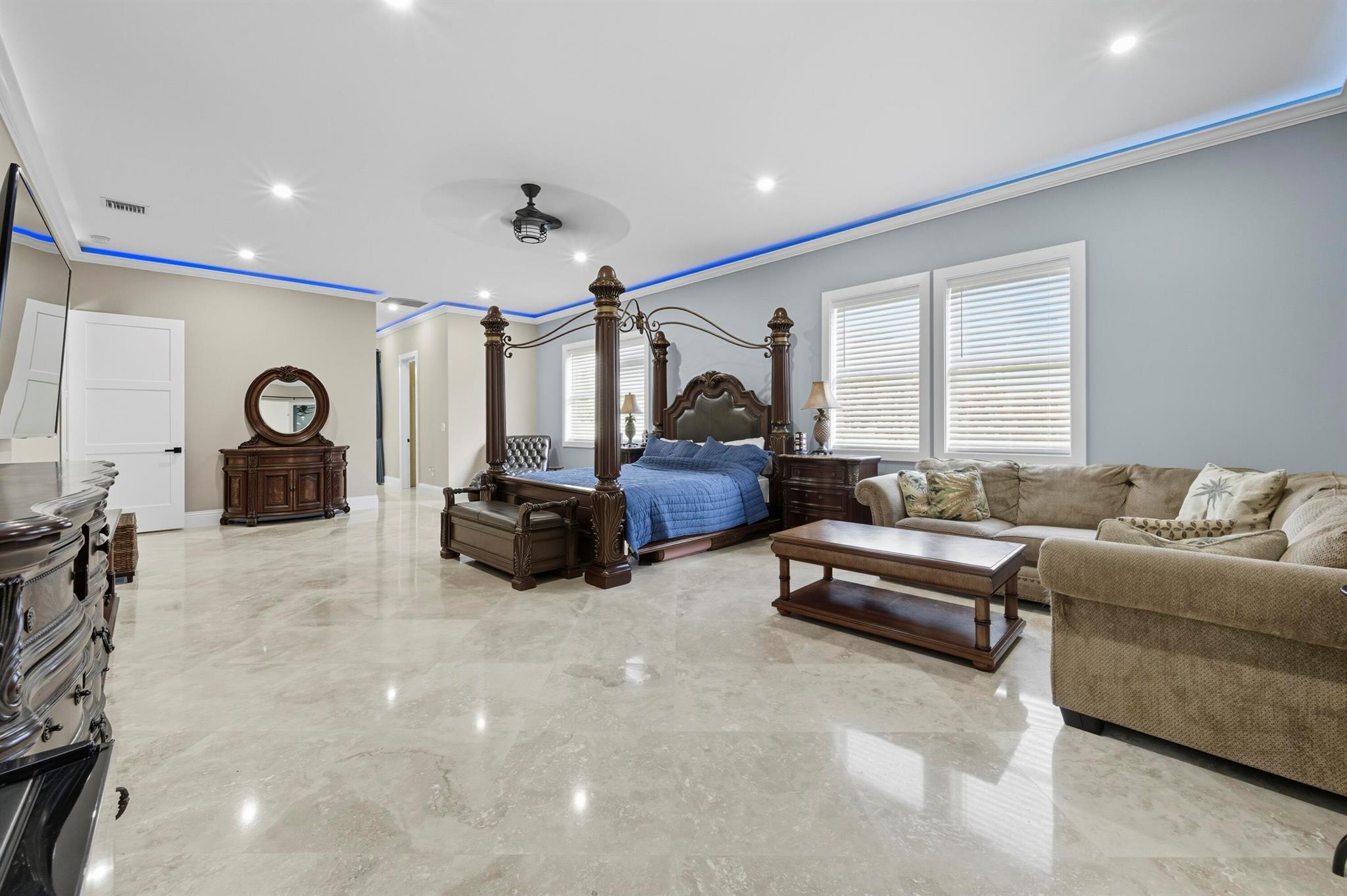 WHISPERING OAKS - Residential