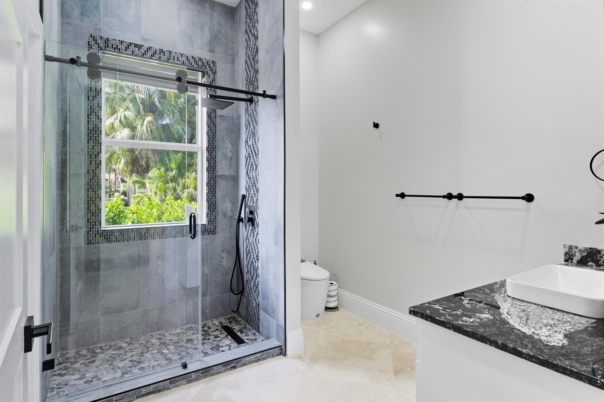 WHISPERING OAKS - Residential