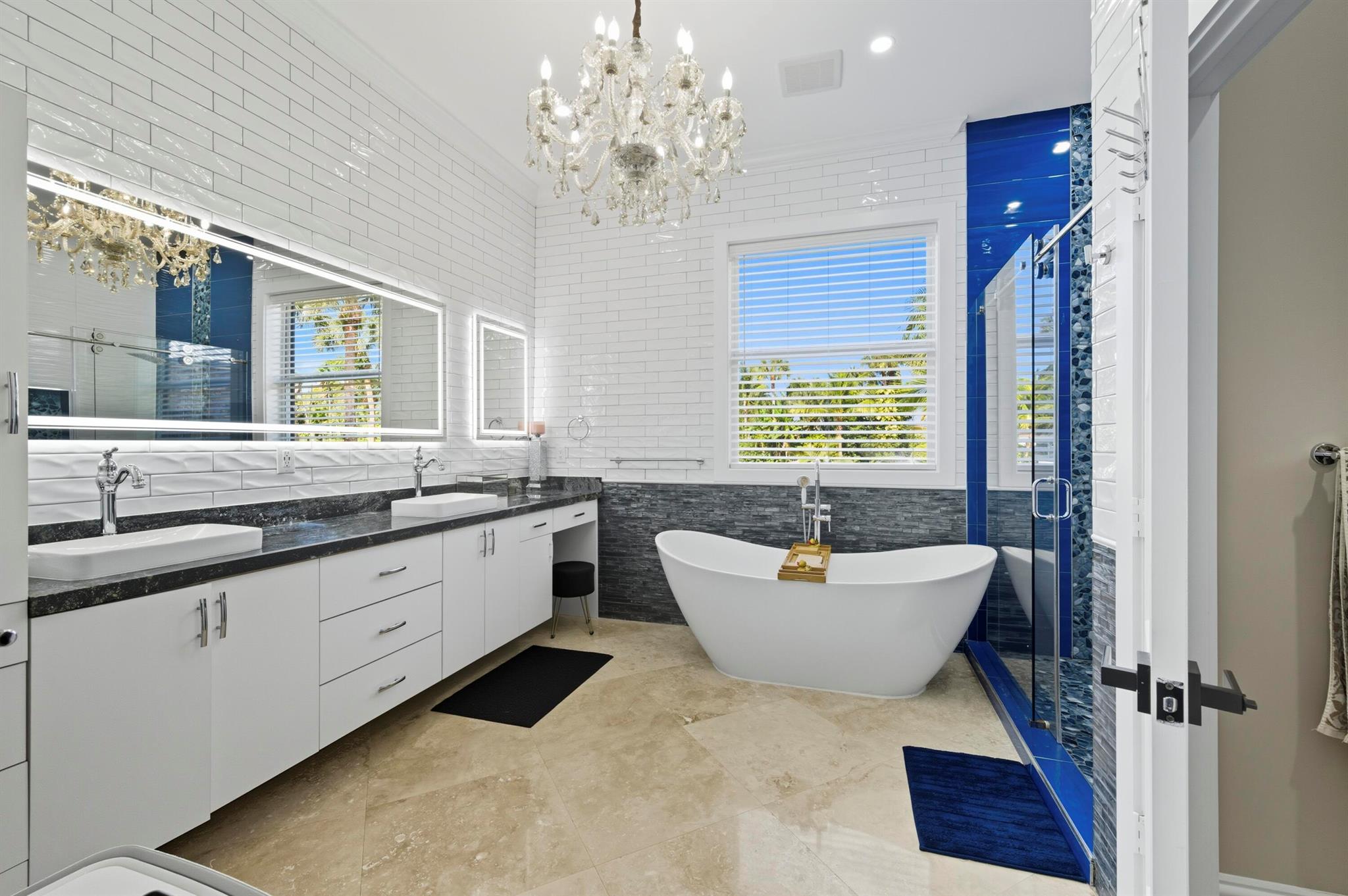 WHISPERING OAKS - Residential