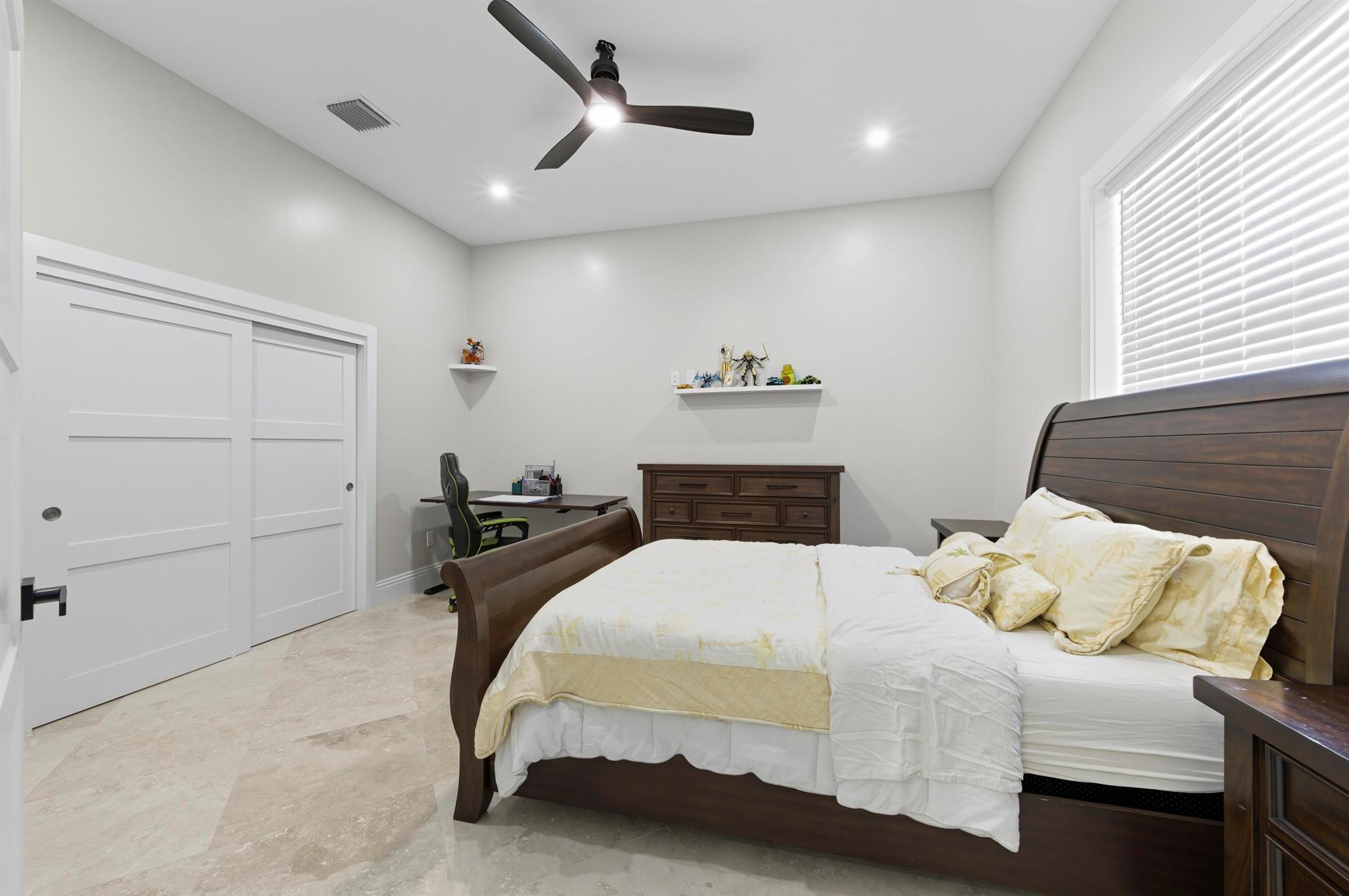 WHISPERING OAKS - Residential