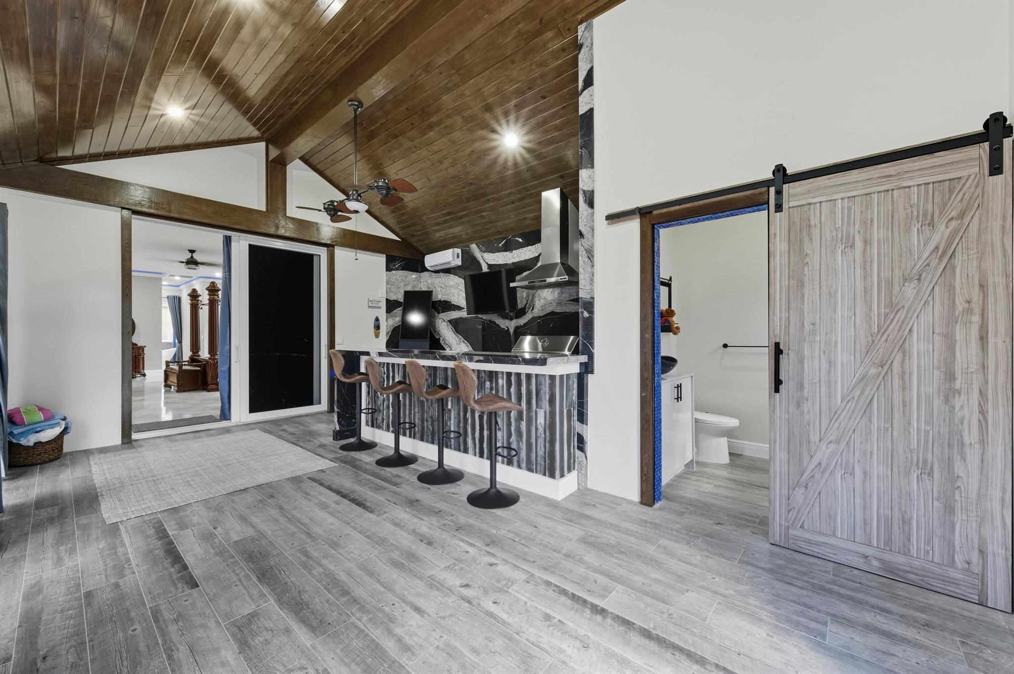 WHISPERING OAKS - Residential