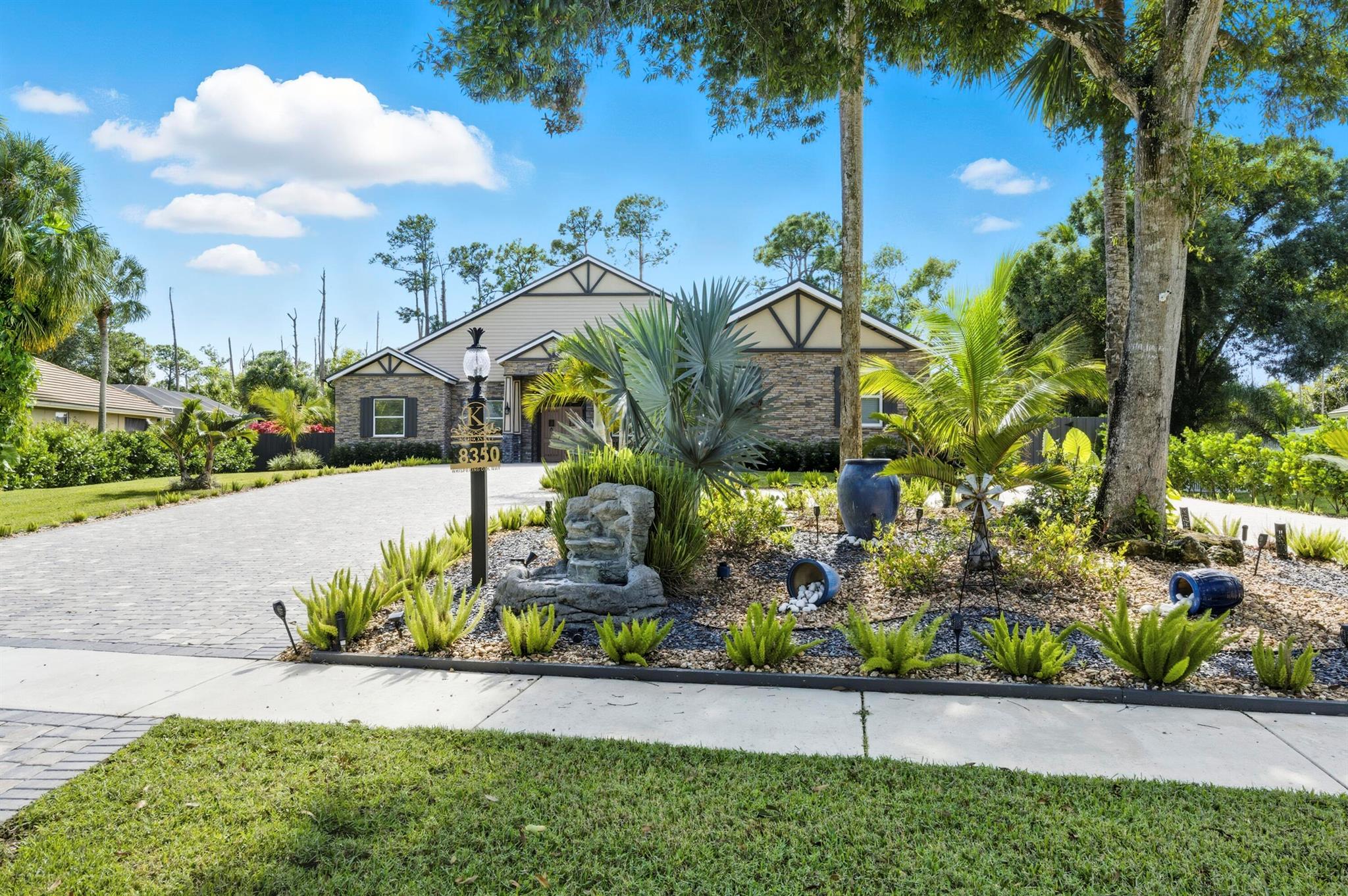 WHISPERING OAKS - Residential