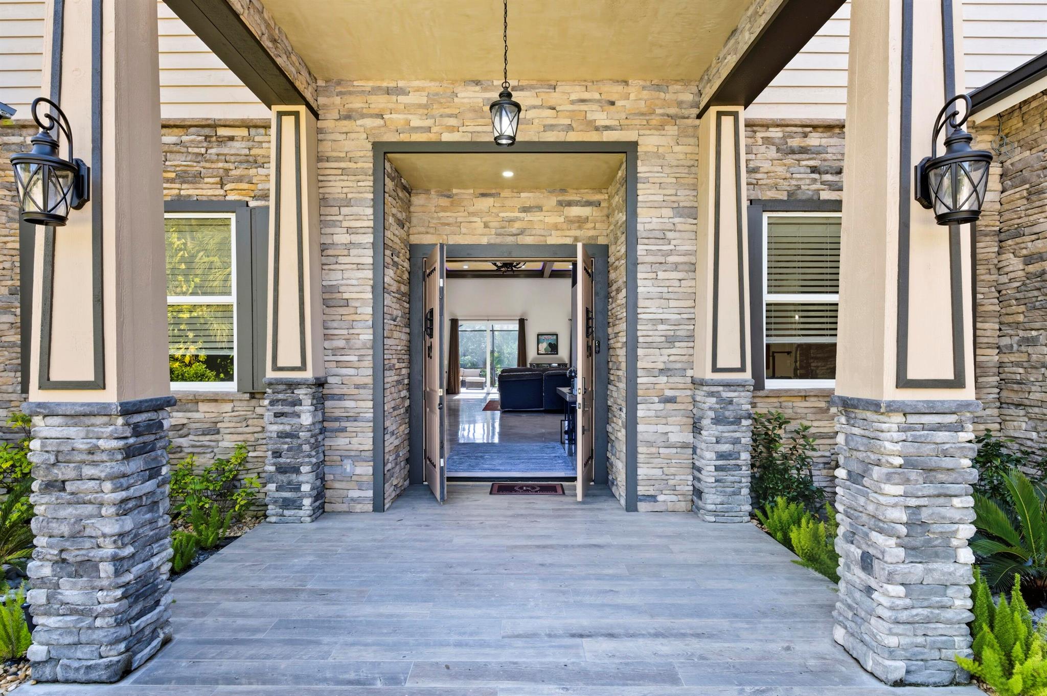 8350 Whispering Oak Way