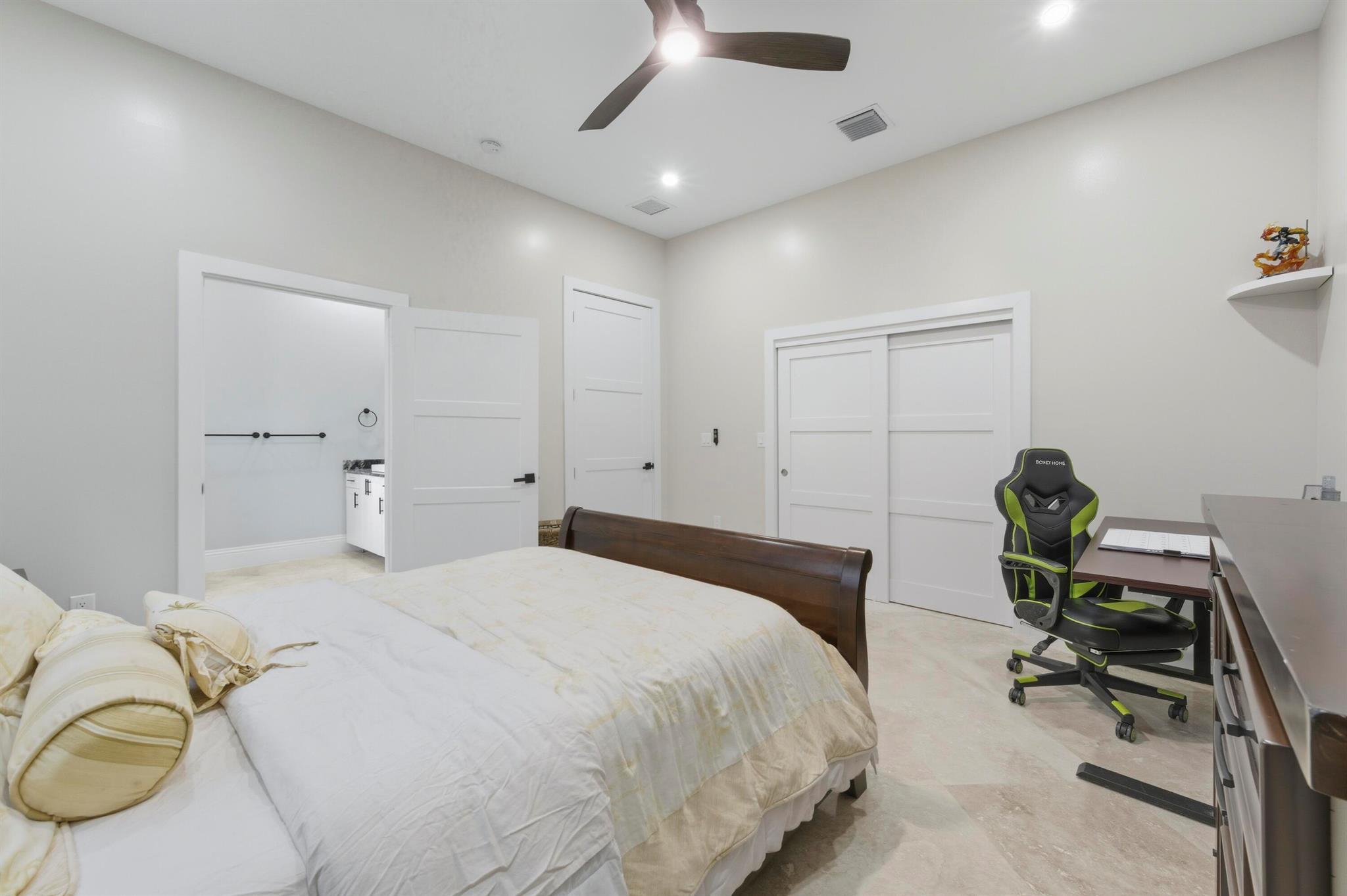 WHISPERING OAKS - Residential