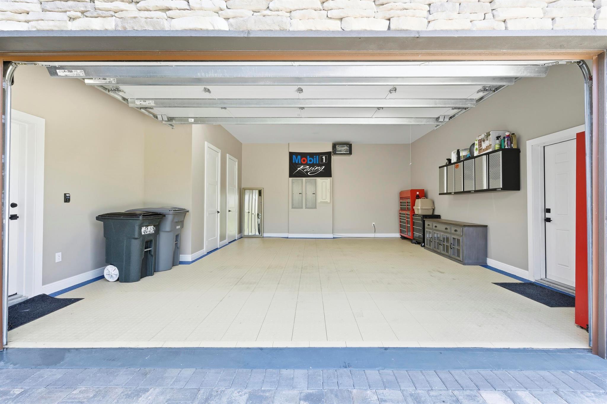 WHISPERING OAKS - Residential