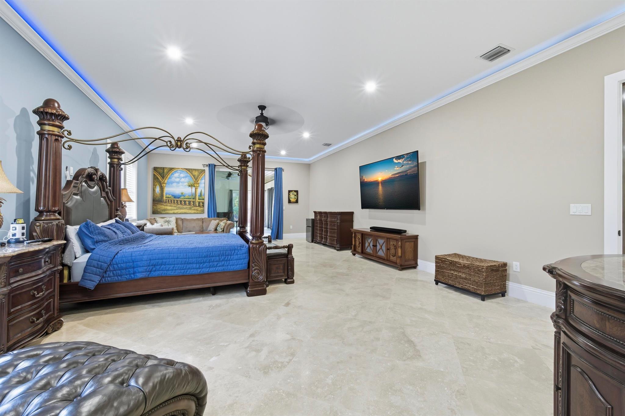 WHISPERING OAKS - Residential