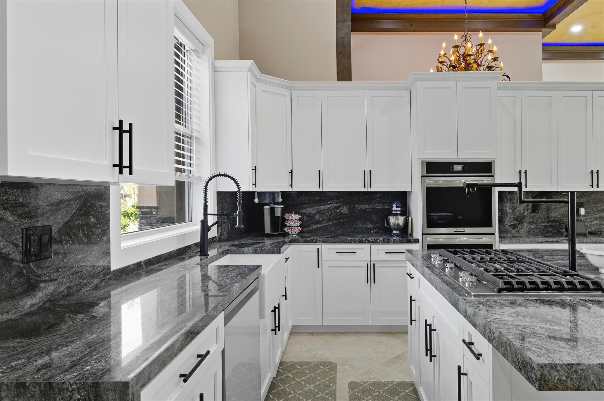 WHISPERING OAKS - Residential