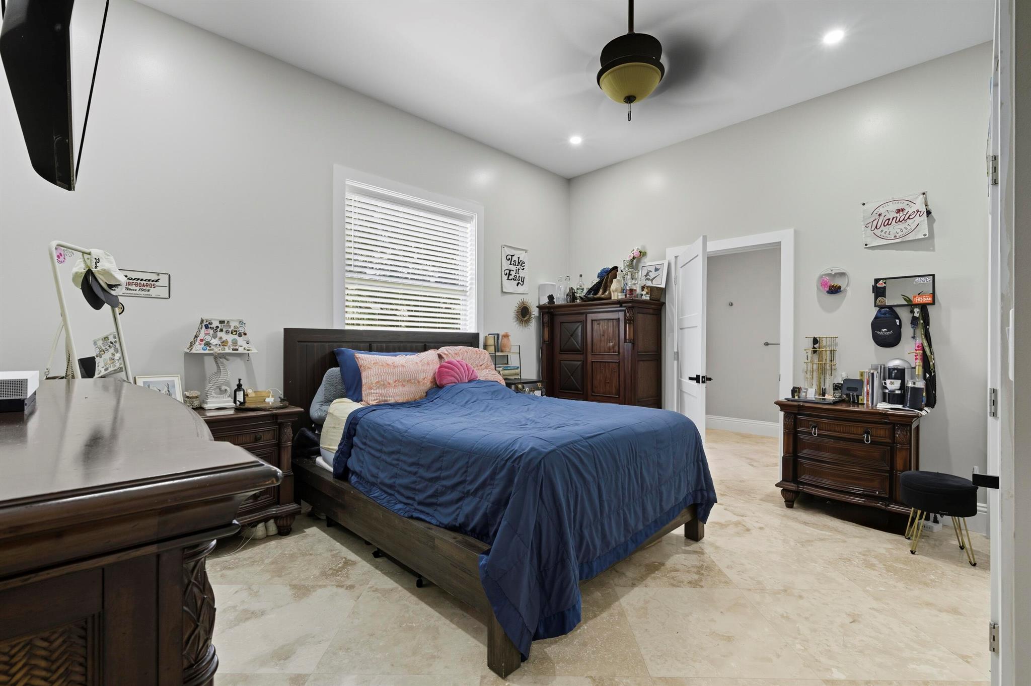 WHISPERING OAKS - Residential